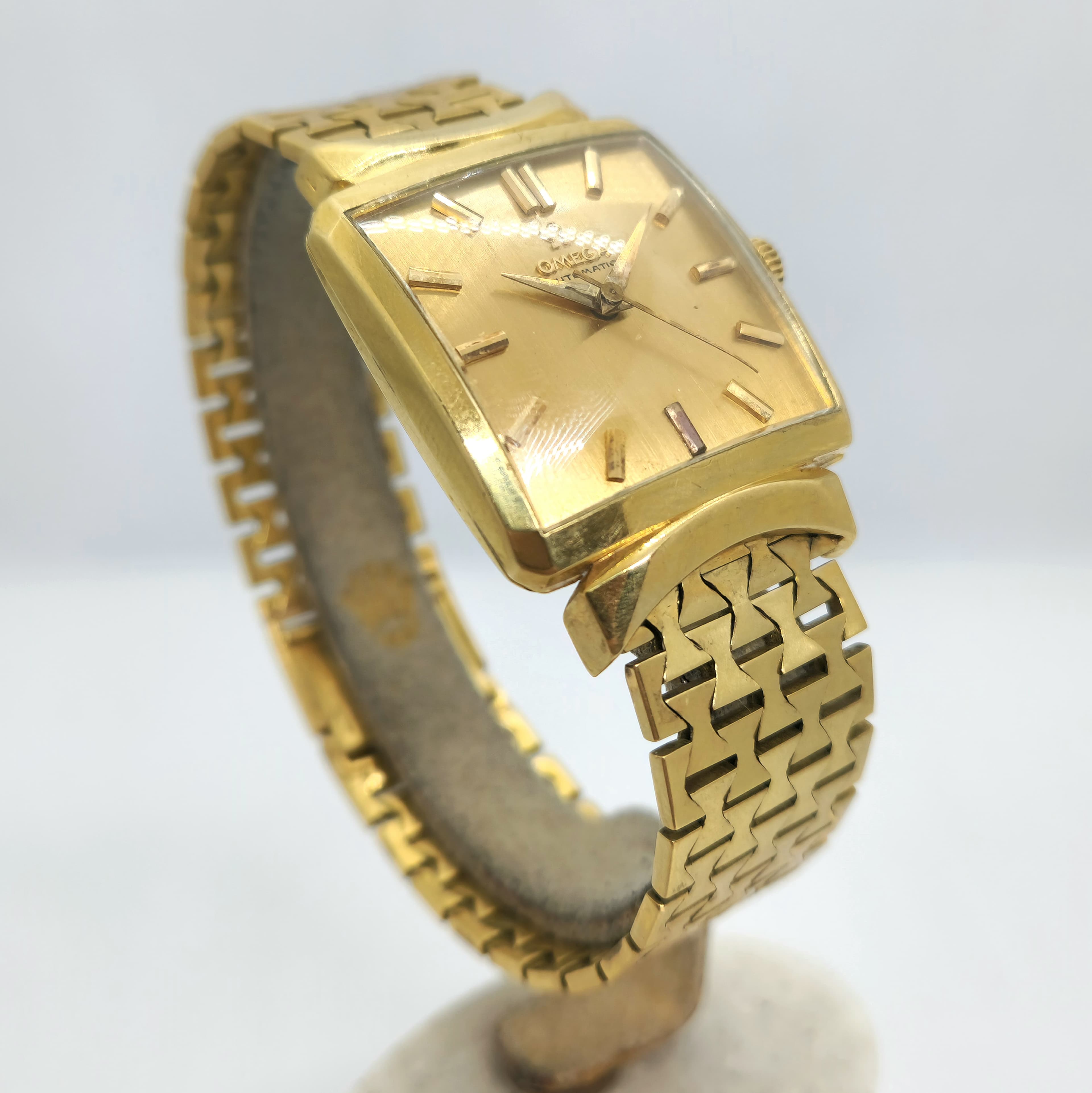 Omega "Carre Galbe" ref. 3977 Oro — Joyería Recoleta