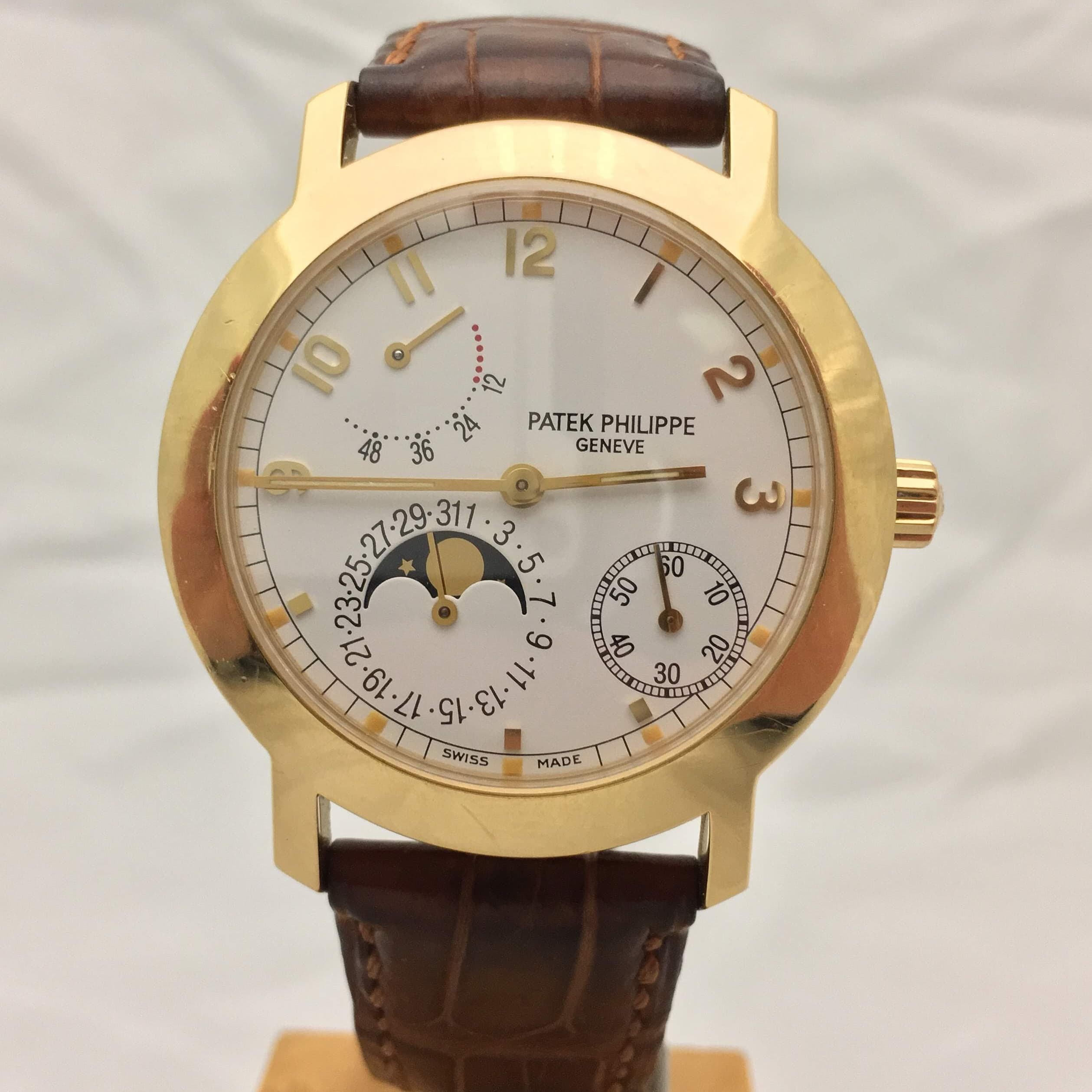 Reloj Patek Philippe Ref. 5054 en oro amarillo con fase lunar y calendario en Joyería Recoleta
