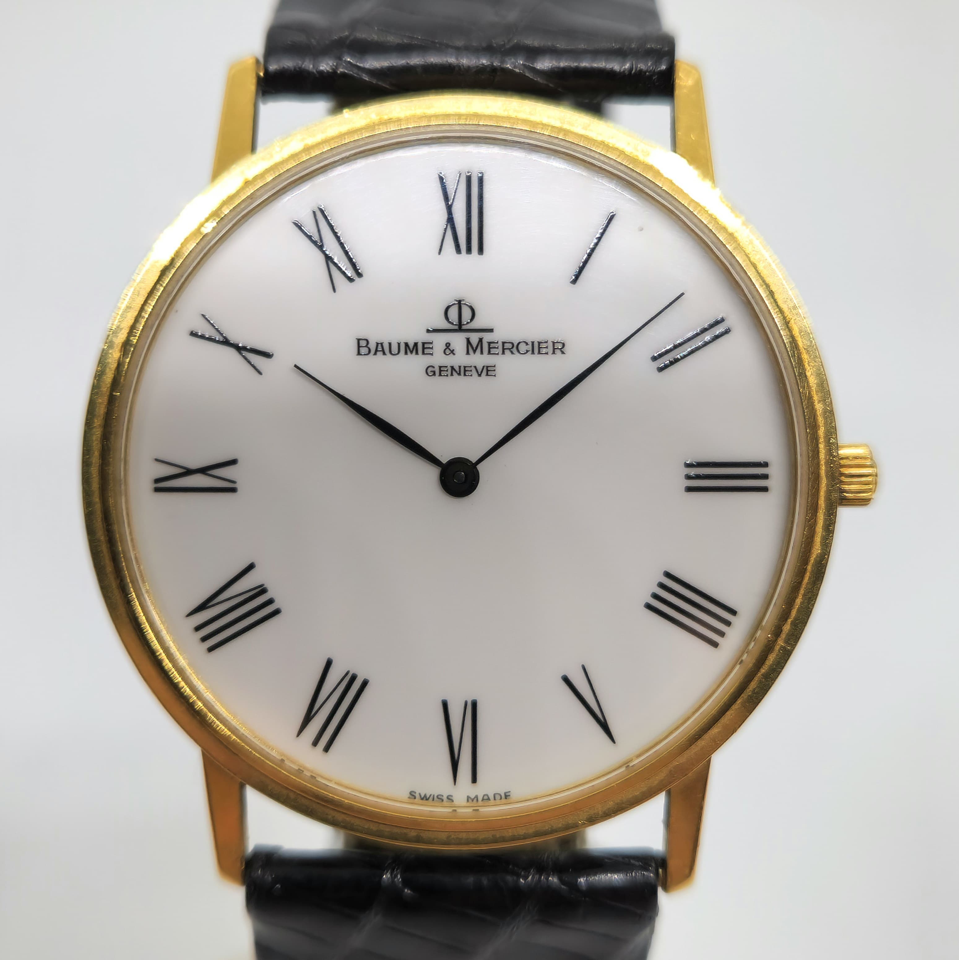 Reloj Baume & Mercier Classima de oro amarillo con esfera blanca y numeración romana en Joyería Recoleta