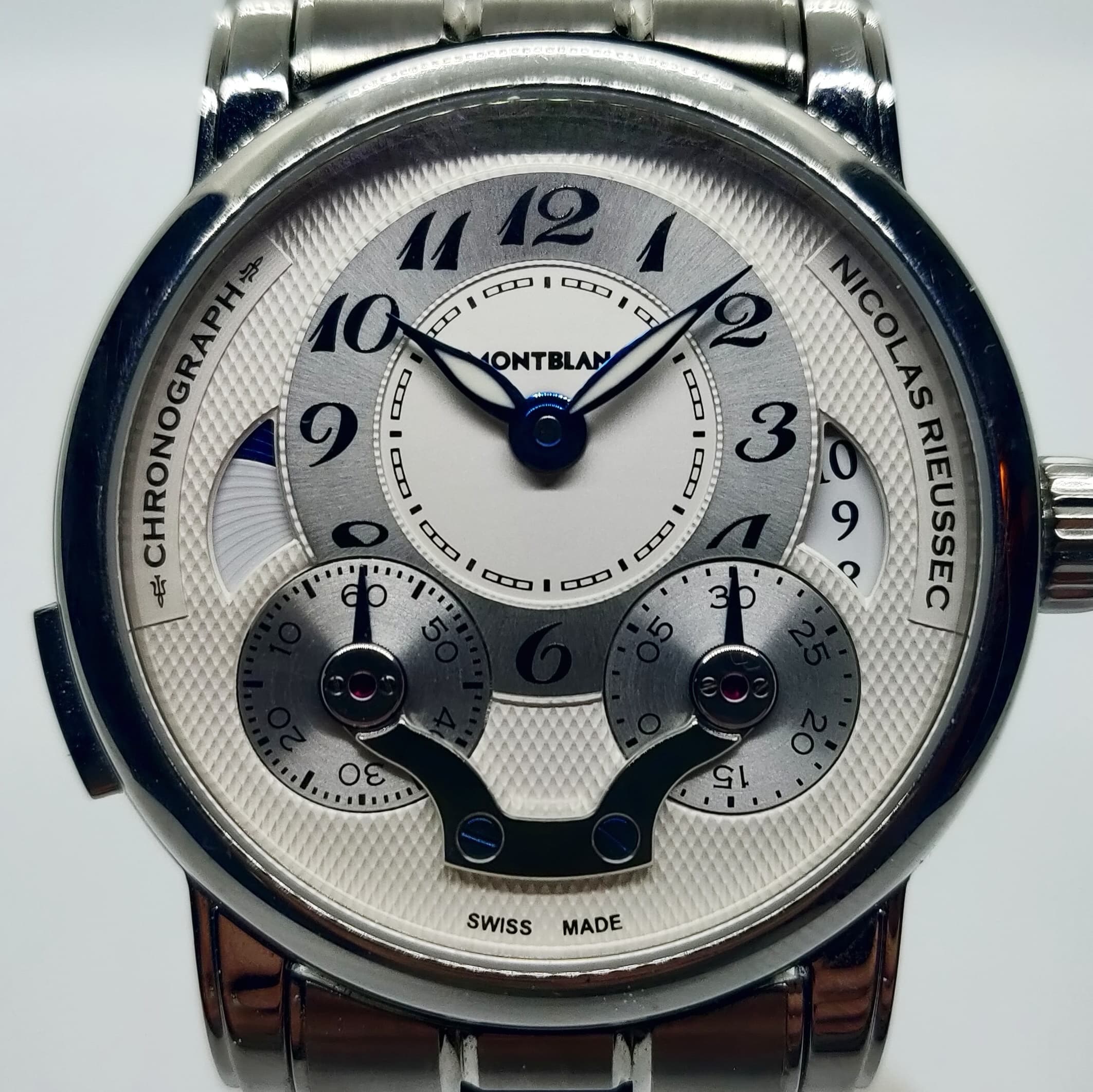 Reloj Montblanc Nicolas Rieussec cronógrafo en acero plateado con doble contador y esfera guilloché en Joyería Recoleta