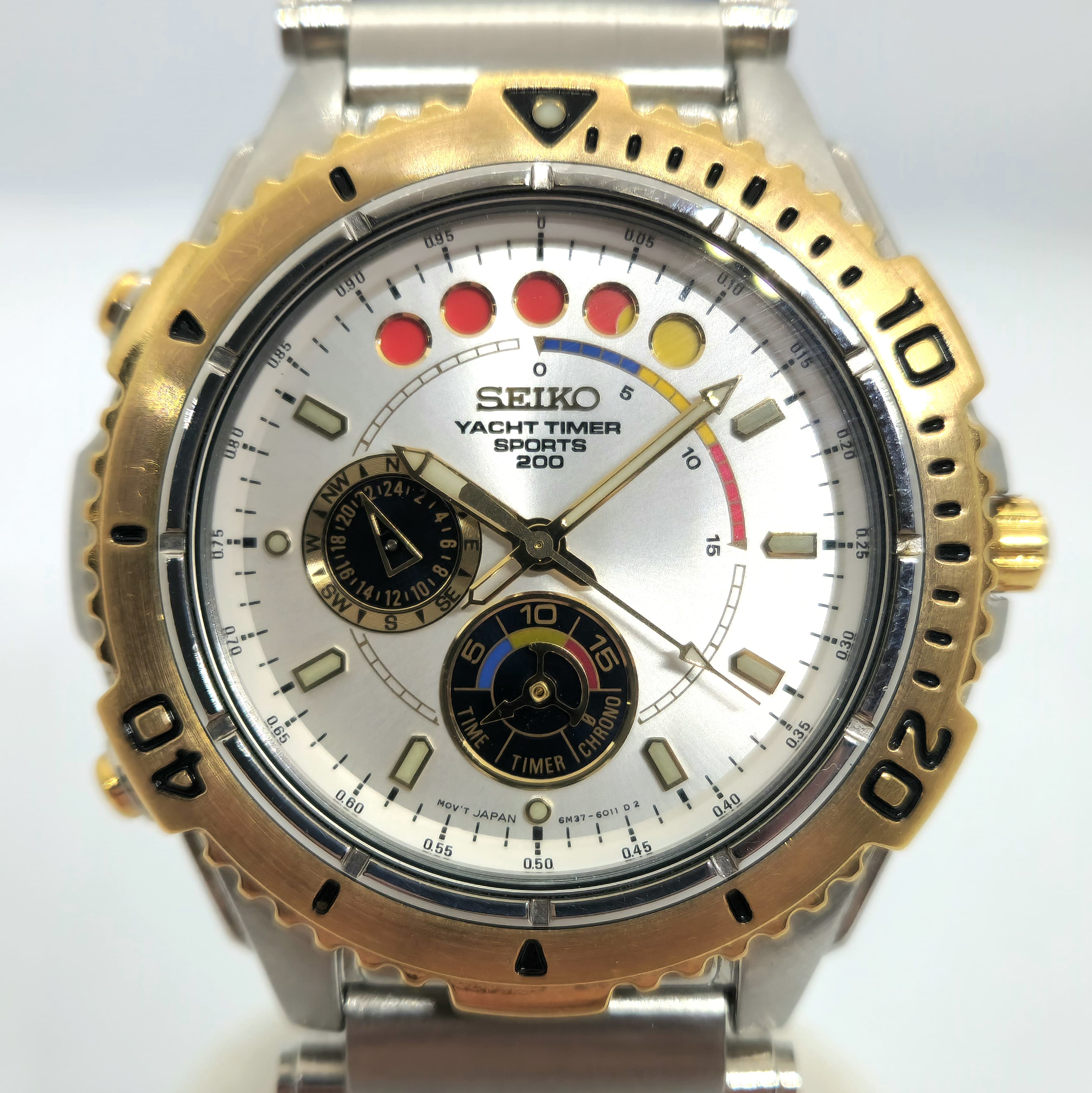 Reloj Seiko Yacht-Timer Sports 200 bicolor acero y oro con esfera blanca y subdiales náuticos en Joyería Recoleta