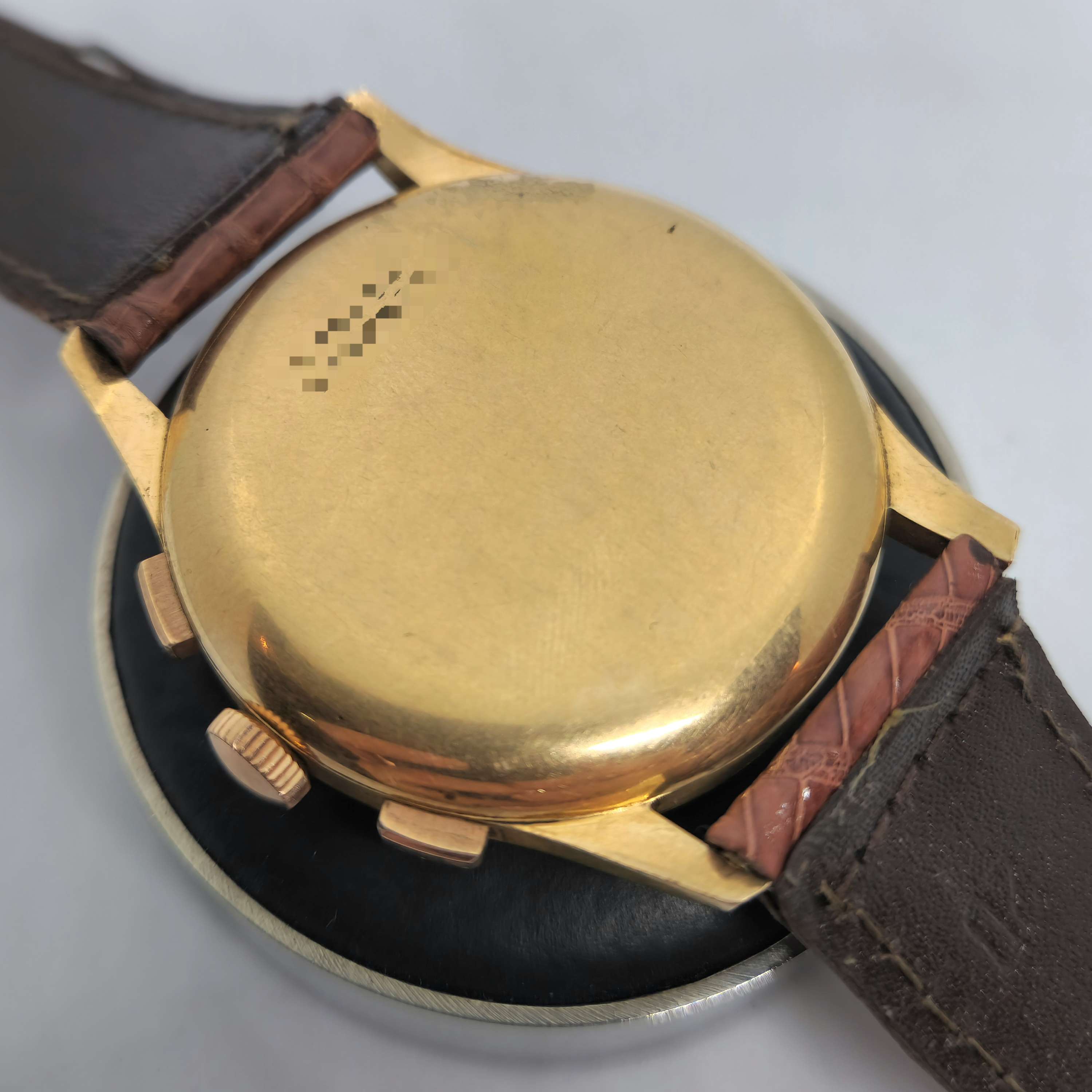 Universal Genéve Uni-Compax Oro — Joyería Recoleta