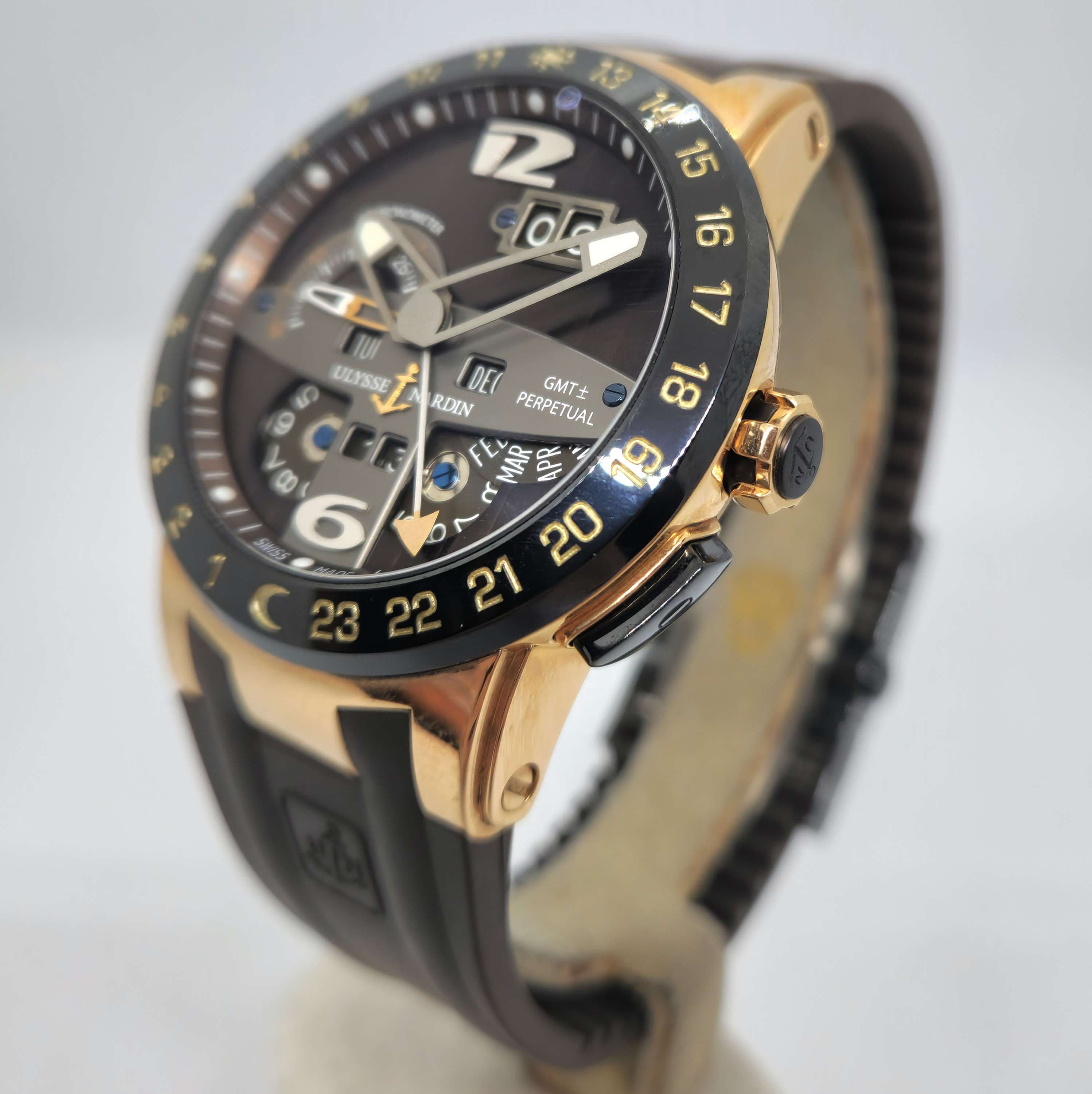 Ulysse Nardin Black Toro GMT Calendario Perpetuo — Joyería Recoleta