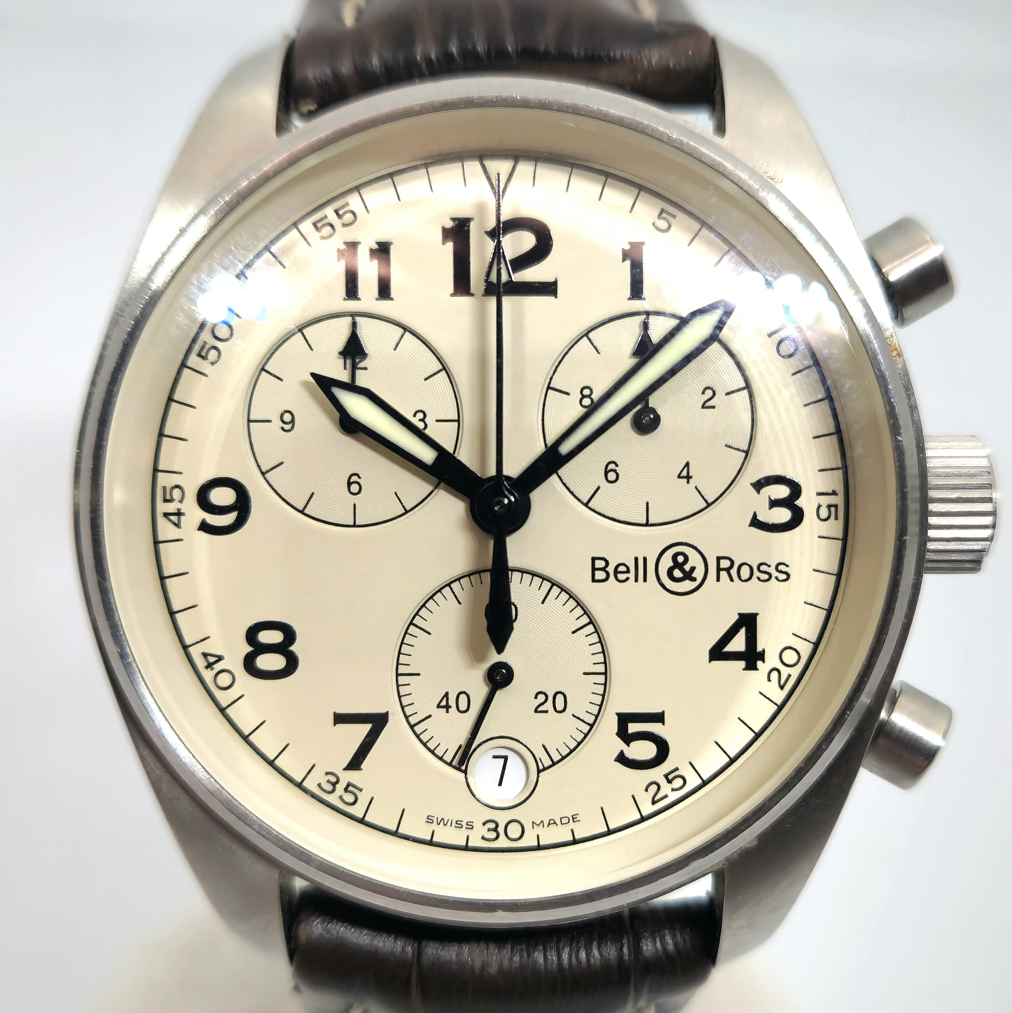Reloj cronógrafo Bell & Ross Vintage en acero con esfera crema y correa cuero marrón en Joyería Recoleta