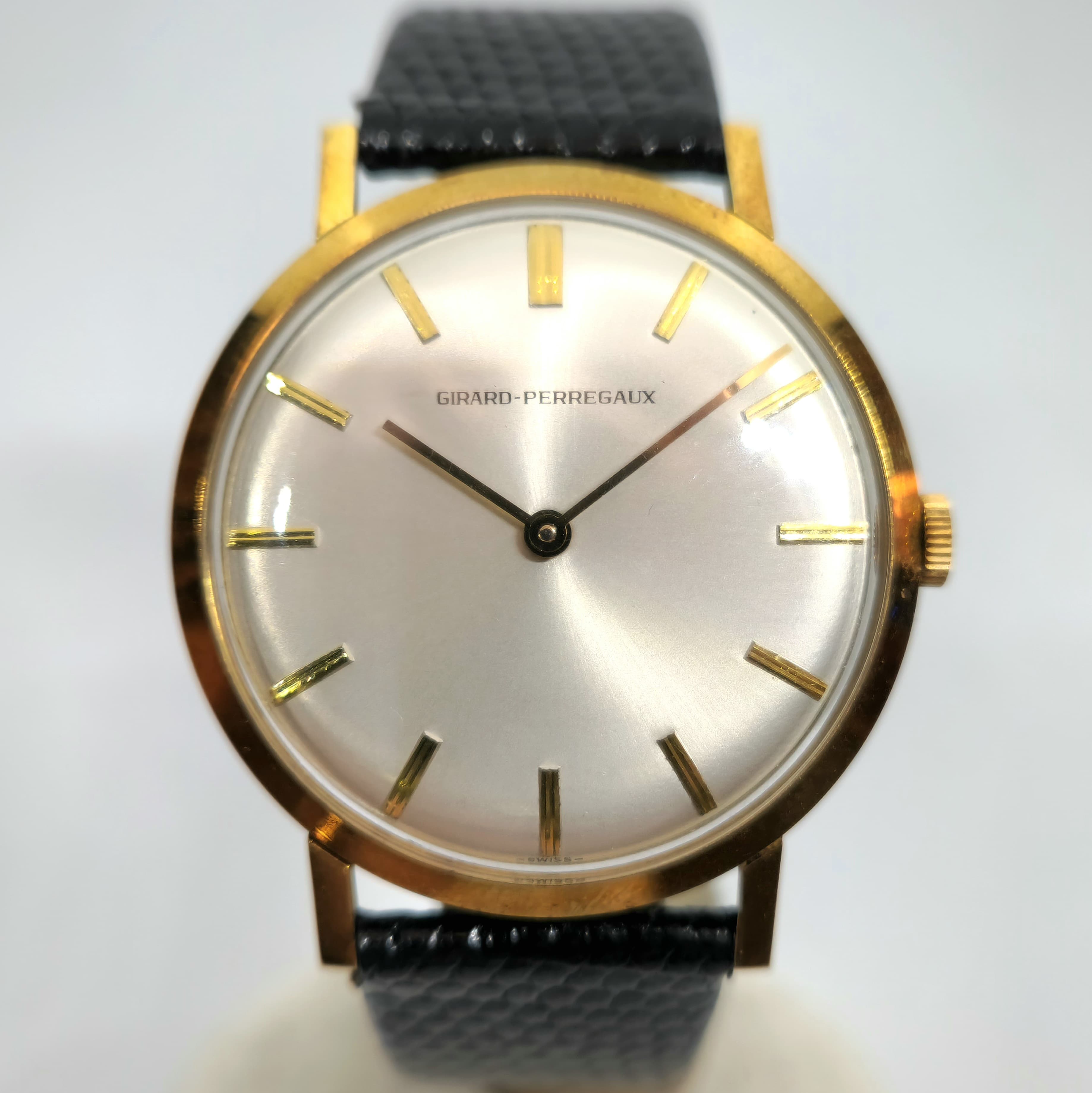 Reloj Girard-Perregaux vintage de cuerda en oro amarillo con esfera plateada en Joyería Recoleta.