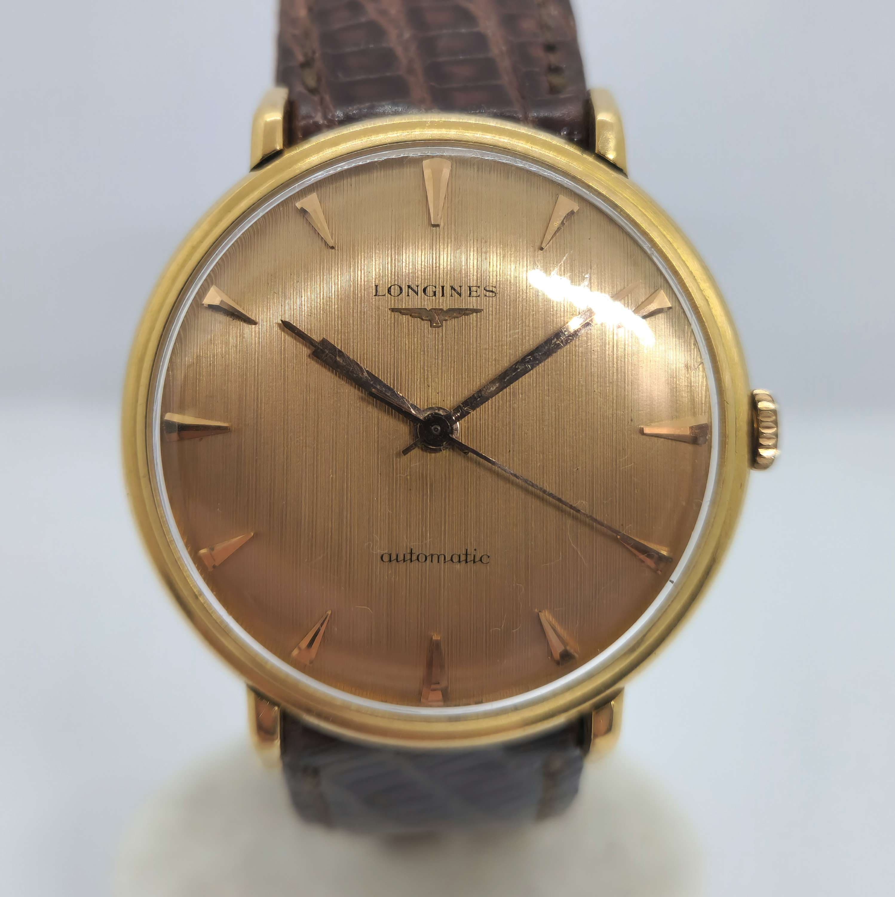 Reloj Longines automático vintage en oro amarillo con dial texturado champagne y correa de cuero marrón en Joyería Recoleta