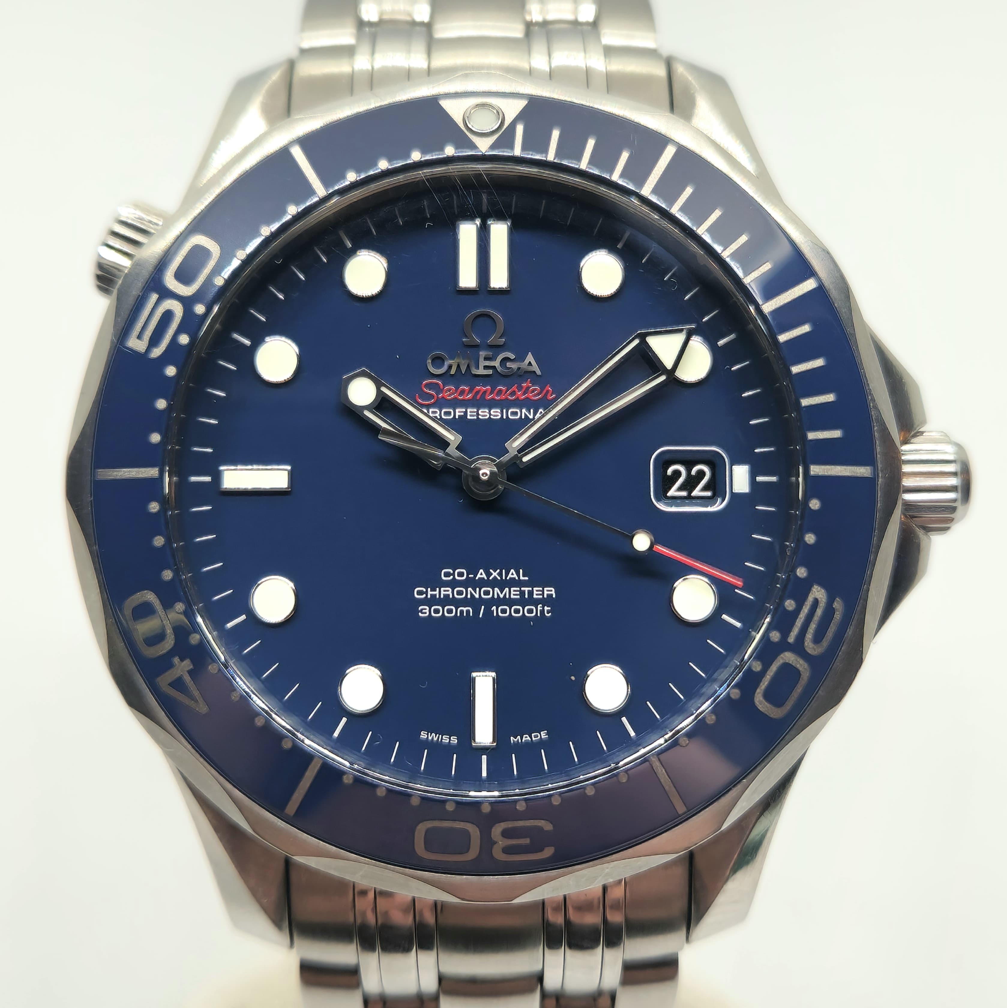 Reloj Omega Seamaster Diver en acero con esfera azul y bisel cerámico en Joyería Recoleta