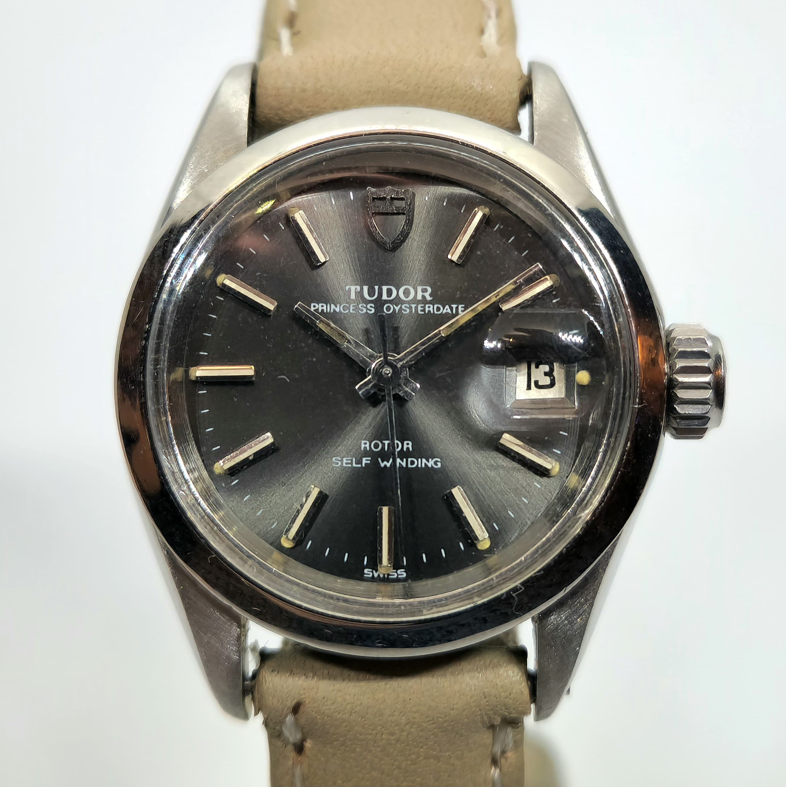 Reloj Tudor Princess Oysterdate acero con esfera gris y correa cuero beige en Joyería Recoleta