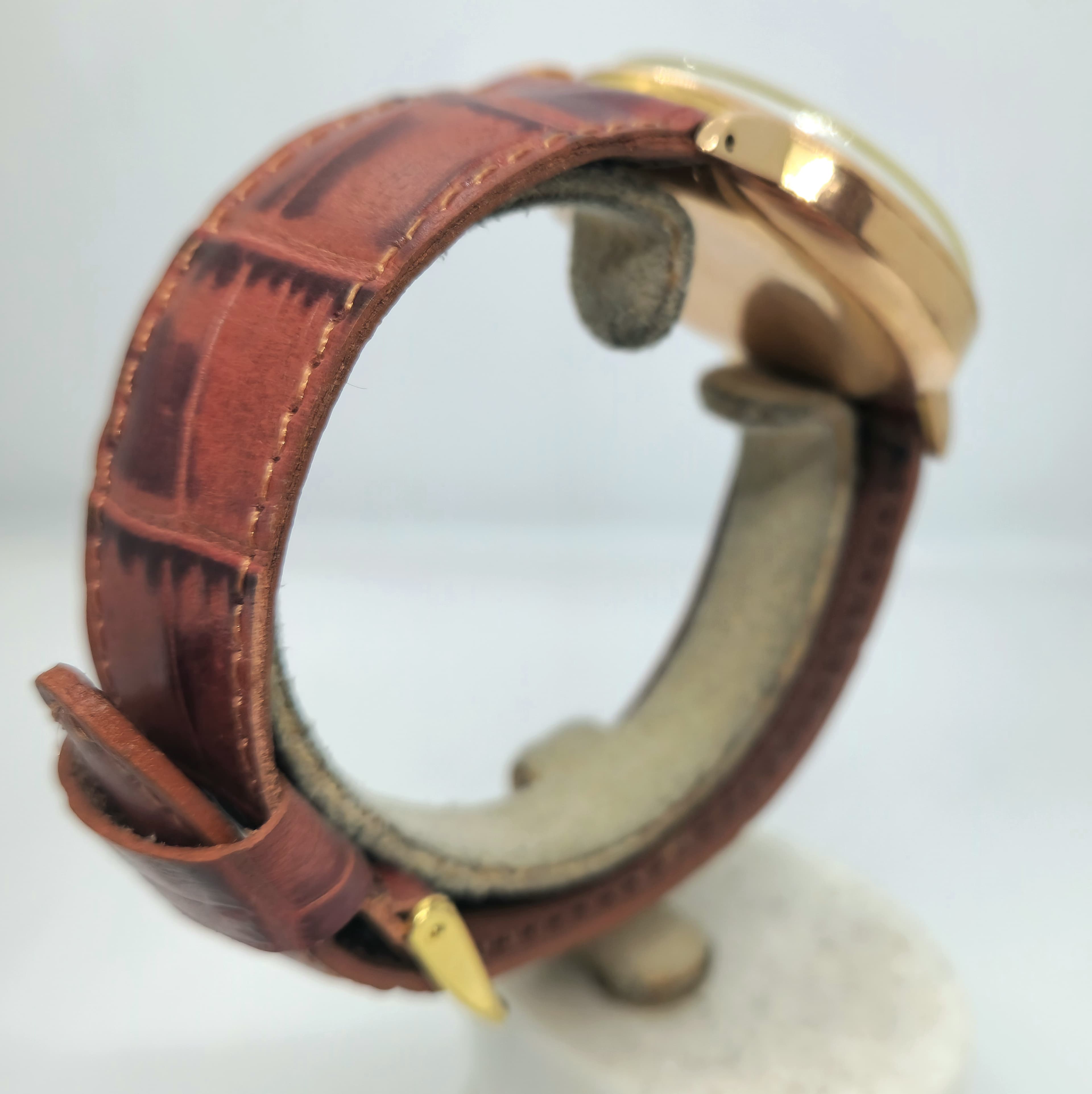 Universal Uni-Compax Oro — Joyería Recoleta