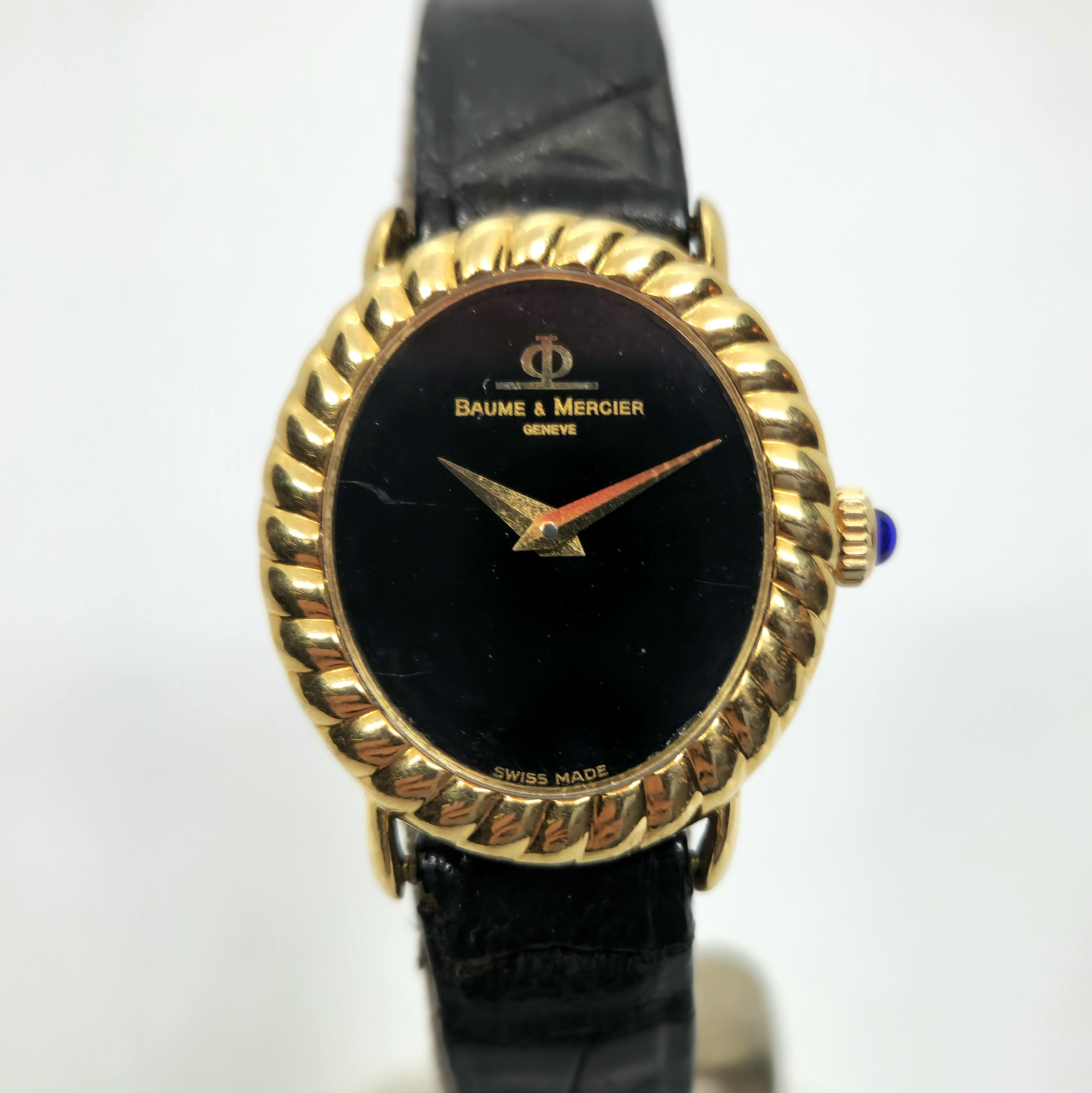 Reloj dama Baume & Mercier Genève en oro amarillo con dial de ónix negro en Joyería Recoleta