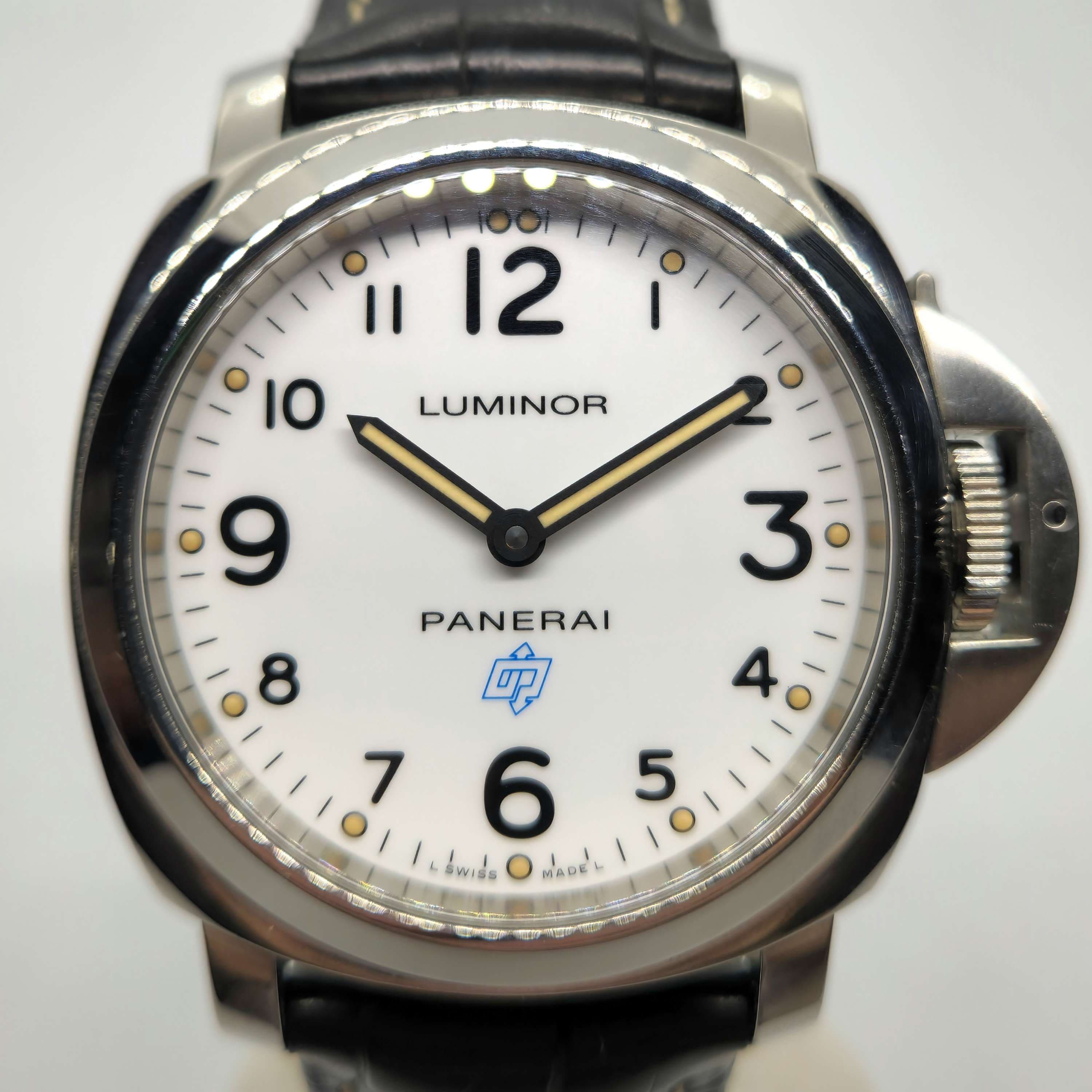 Reloj Panerai Luminor acero inoxidable esfera blanca correa cuero negro en Joyería Recoleta