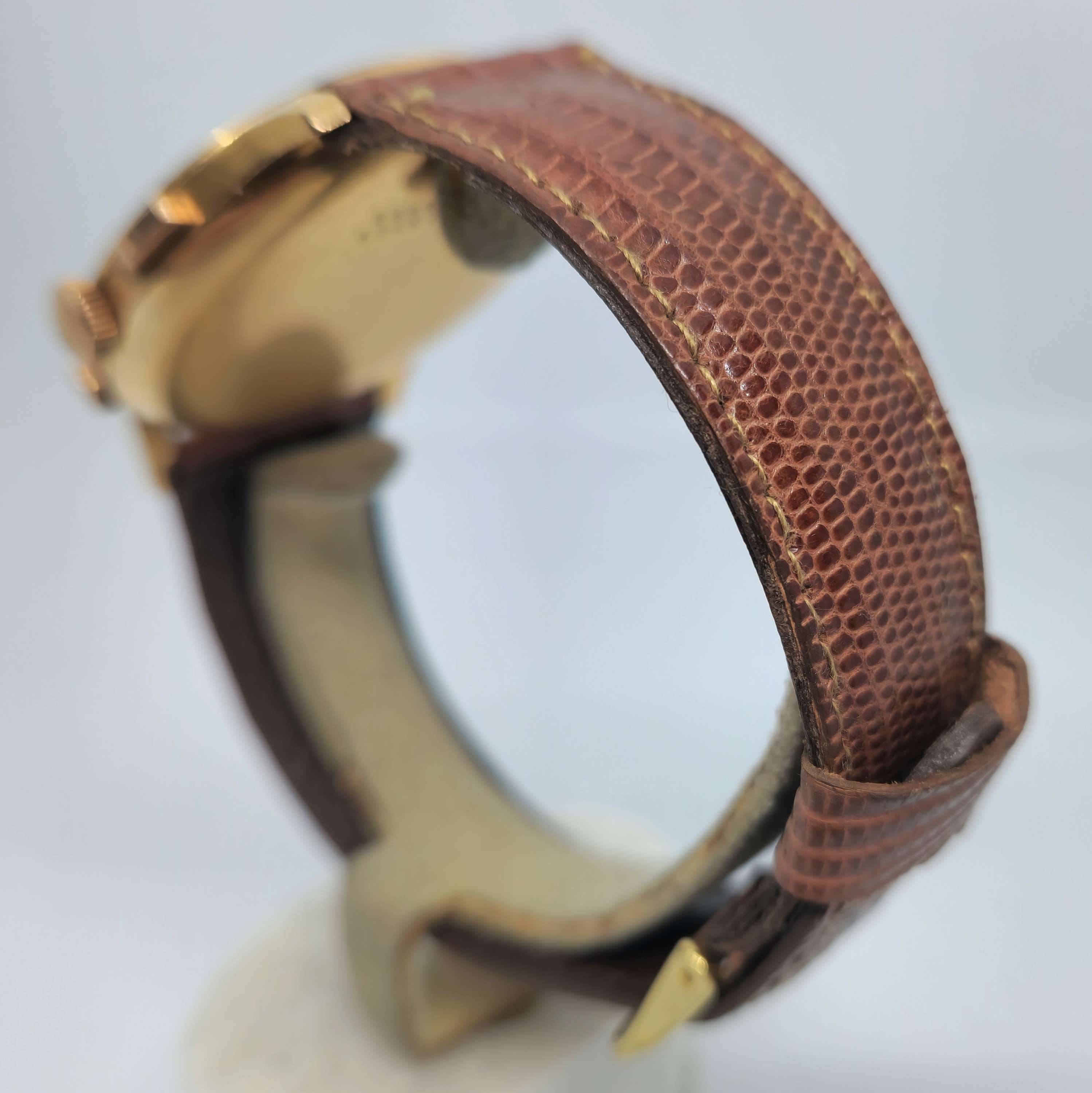 Universal Genéve Uni-Compax Oro — Joyería Recoleta