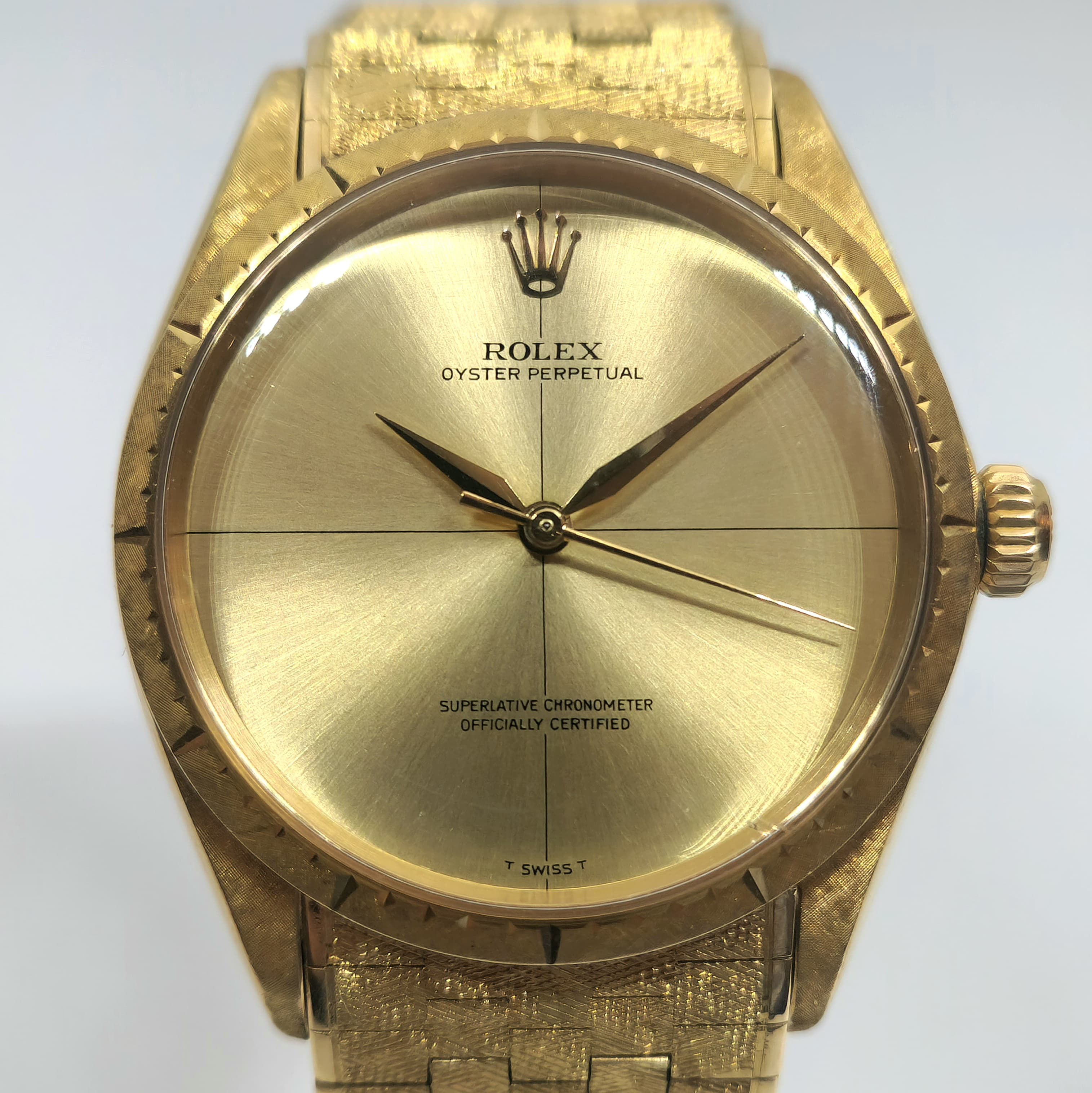 Reloj Rolex Oyster Perpetual ref. 1009 en oro amarillo macizo con esfera champagne en Joyería Recoleta.