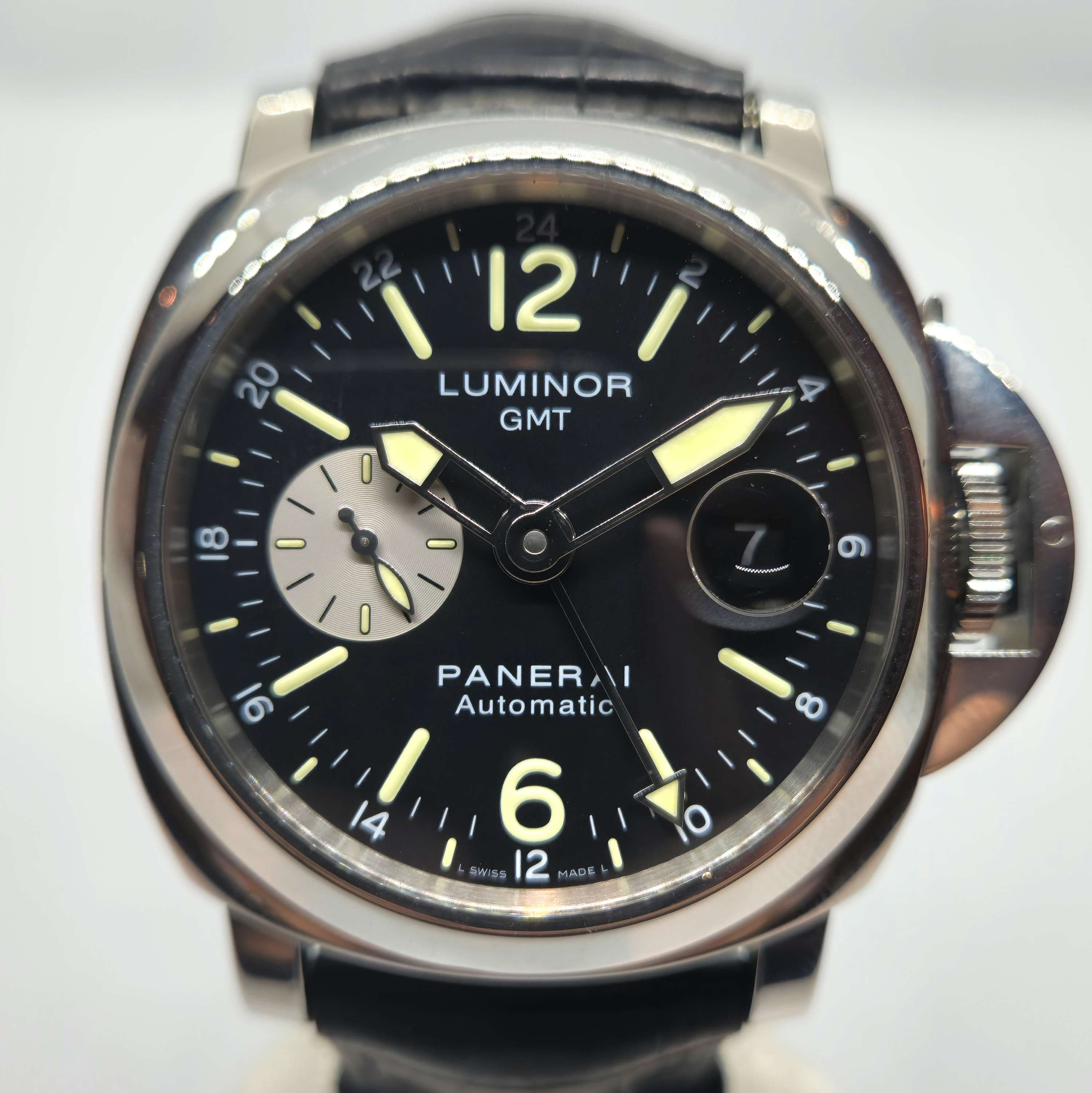 Reloj Panerai Luminor GMT automático en acero inoxidable con esfera negra y luminiscente en Joyería Recoleta