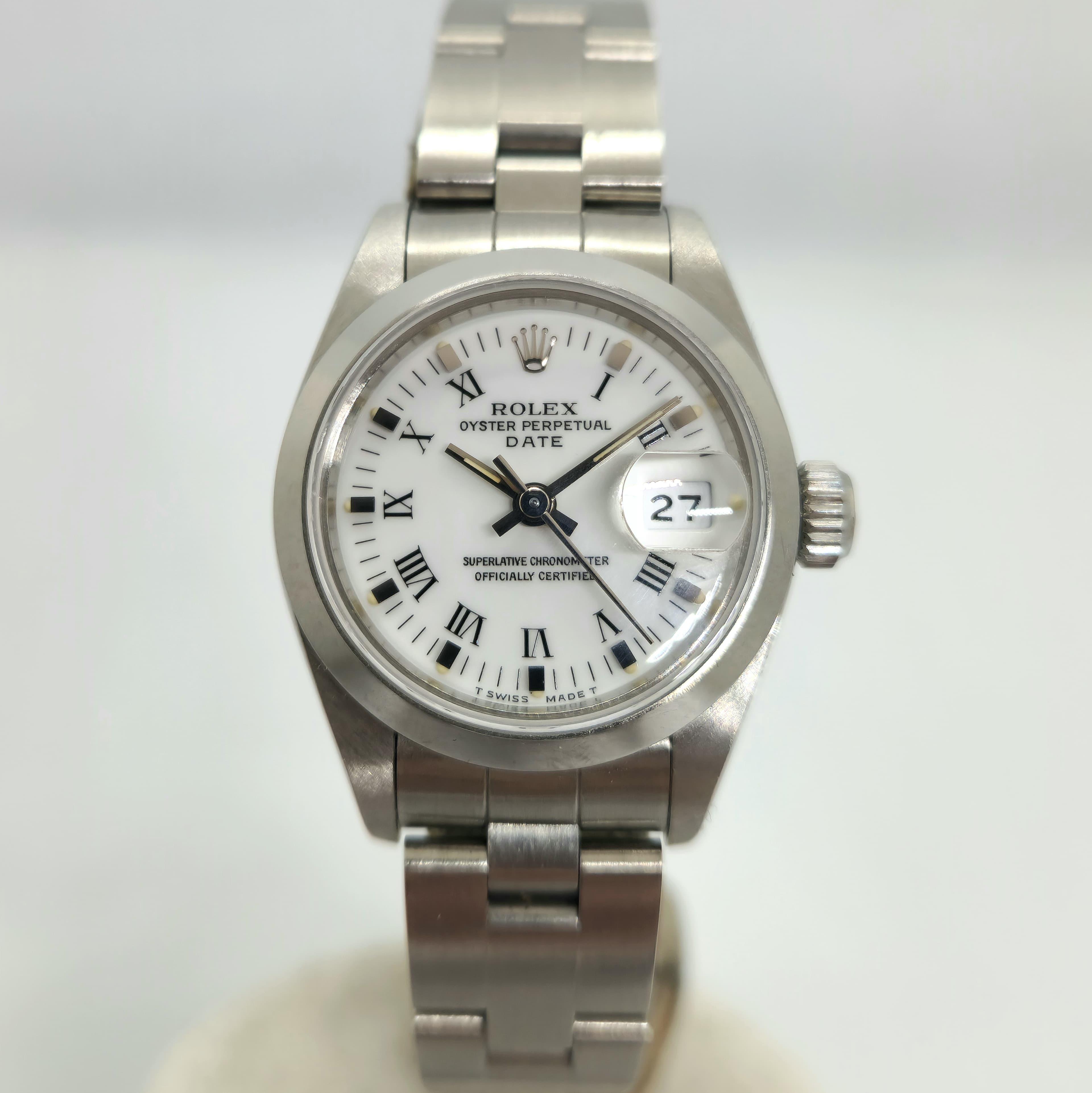 Reloj Rolex Oyster Perpetual Date dama en acero inoxidable con esfera blanca y numerales romanos en Joyería Recoleta.