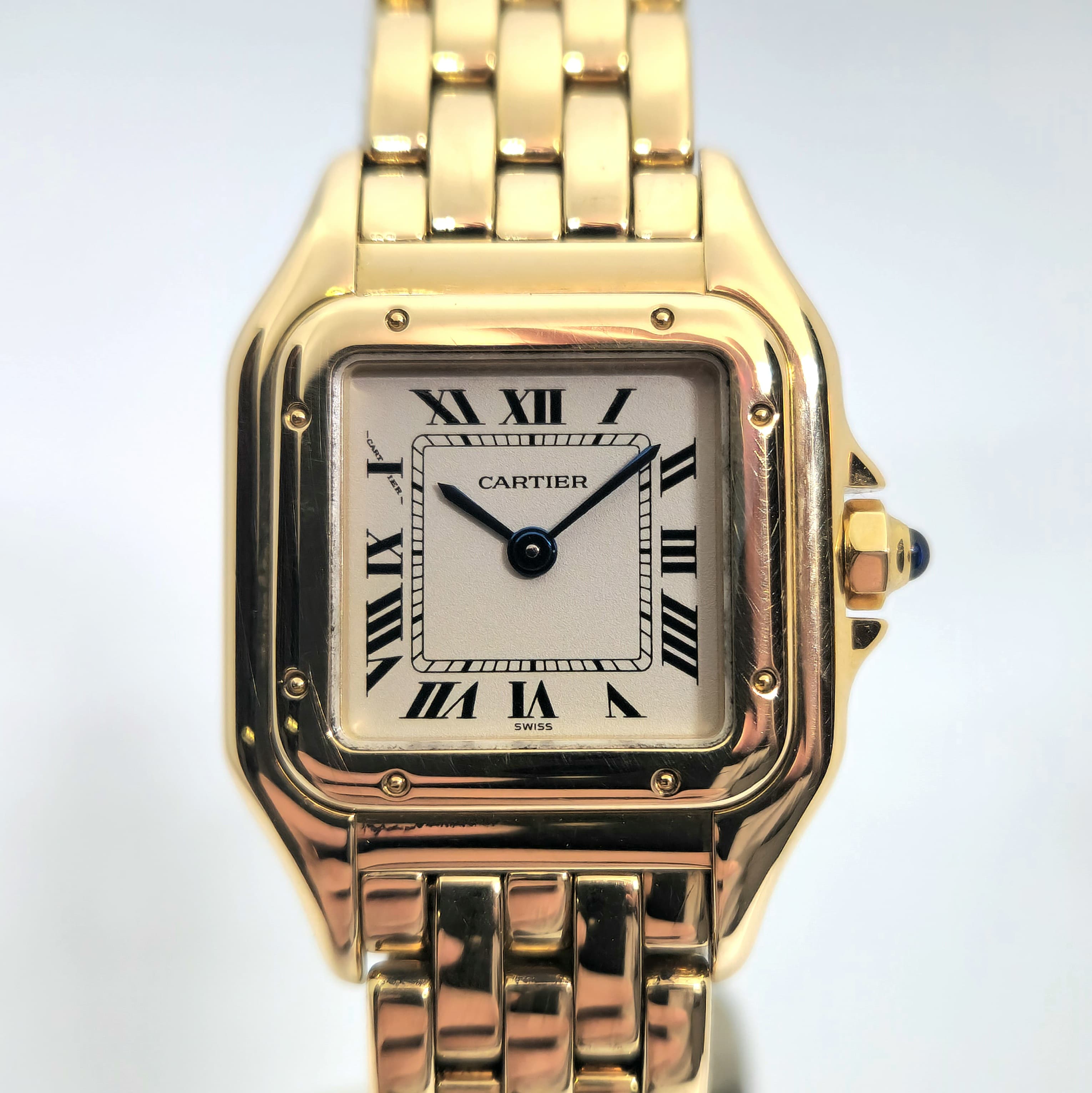 Reloj Cartier Panthère dama en oro amarillo 18k con esfera romana blanca en Joyería Recoleta