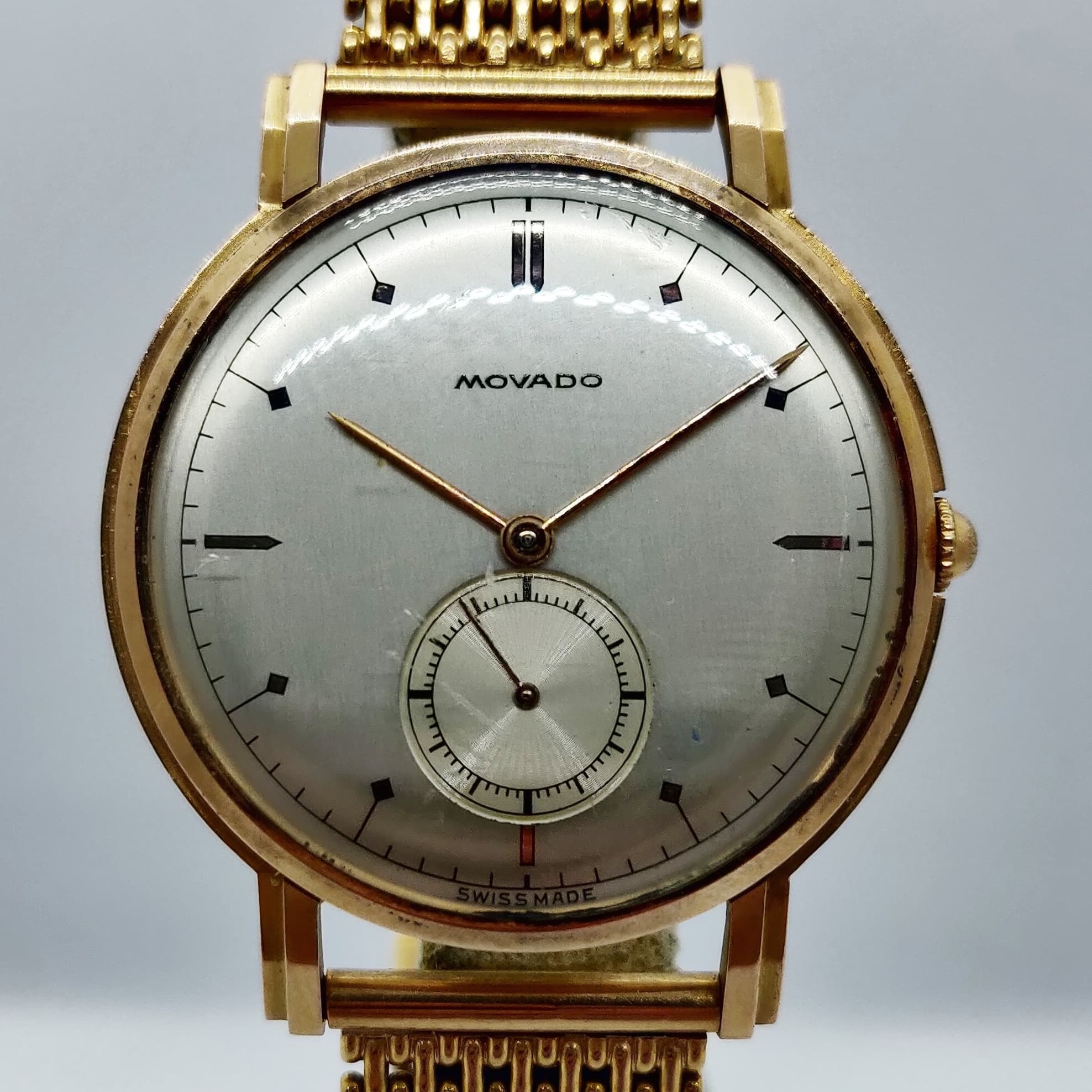 Reloj Movado vintage suizo dorado con segundero auxiliar en Joyería Recoleta