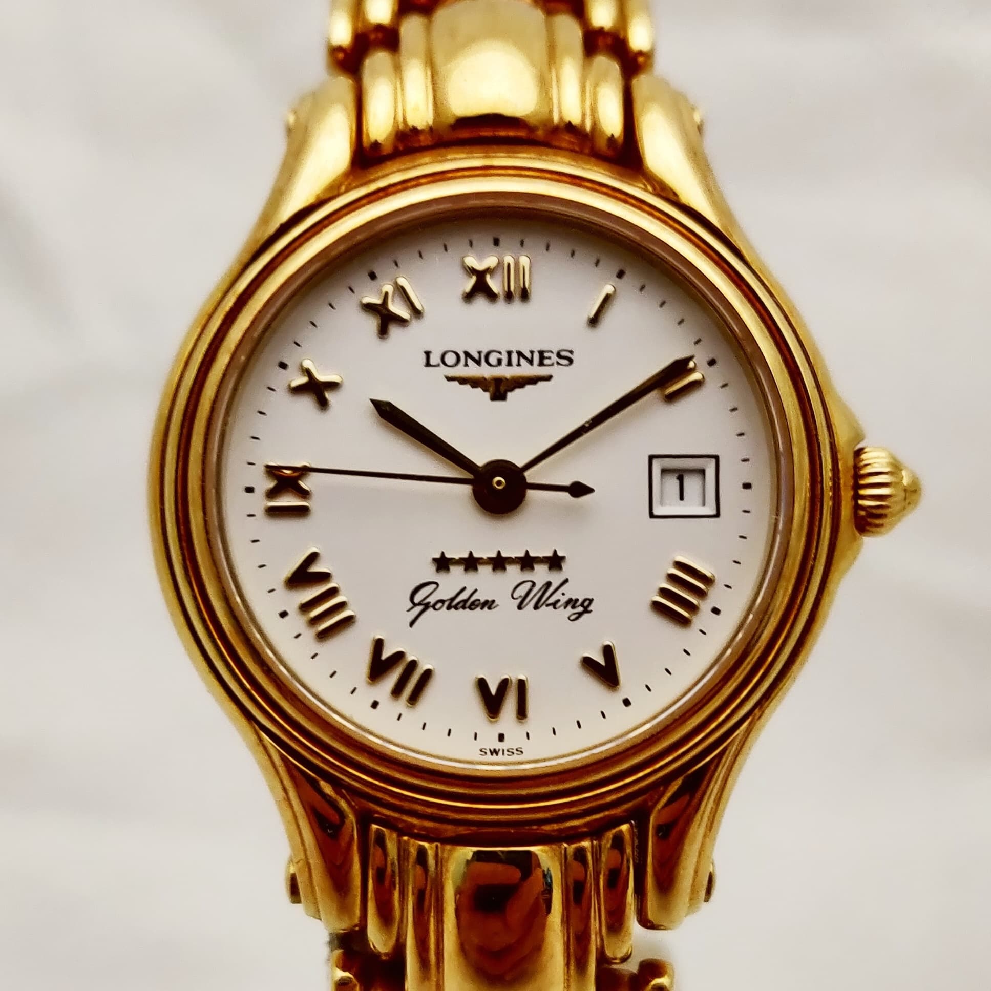 Reloj de dama Longines Golden Wing en oro amarillo con esfera blanca en Joyería Recoleta.