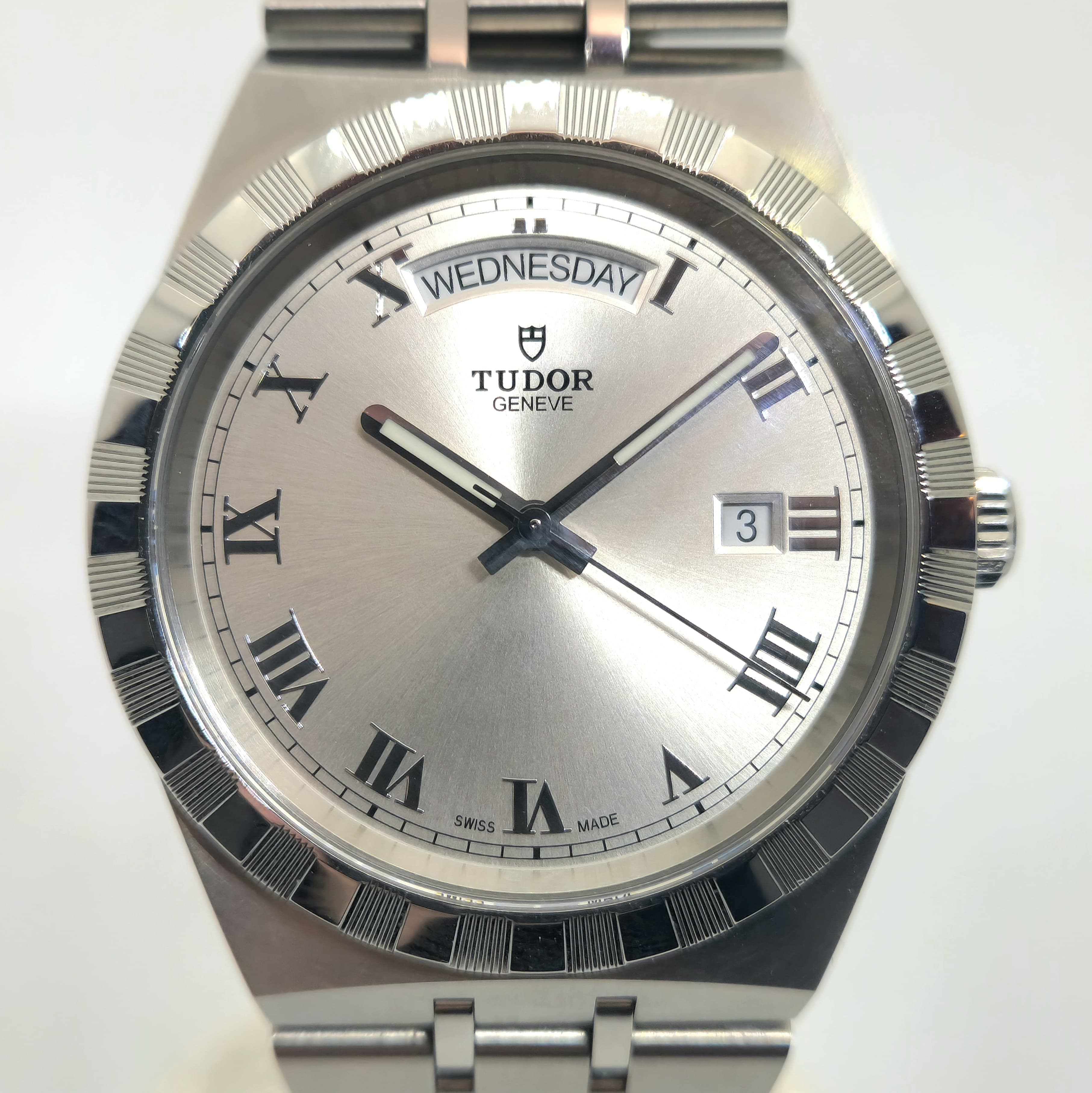 Reloj Tudor Royal ref. 28600 en acero inoxidable con esfera plateada y día-fecha en Joyería Recoleta.