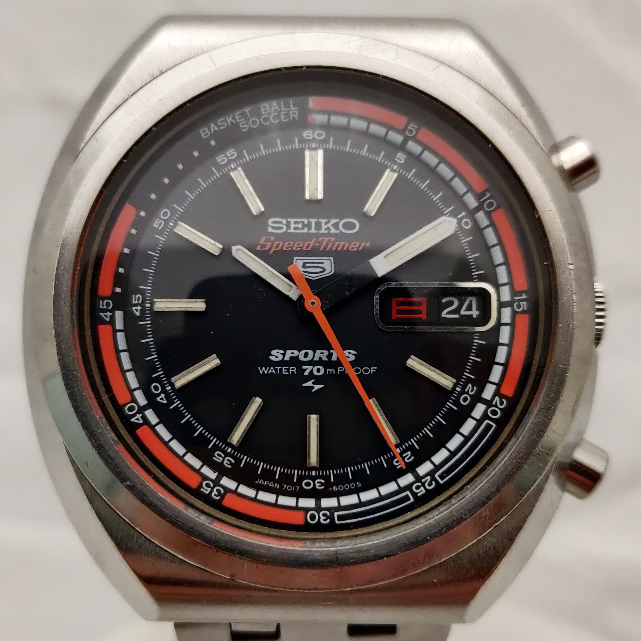 Reloj Seiko 5 Speed-Timer Sports acero negro cronógrafo vintage detalles naranja en Joyería Recoleta