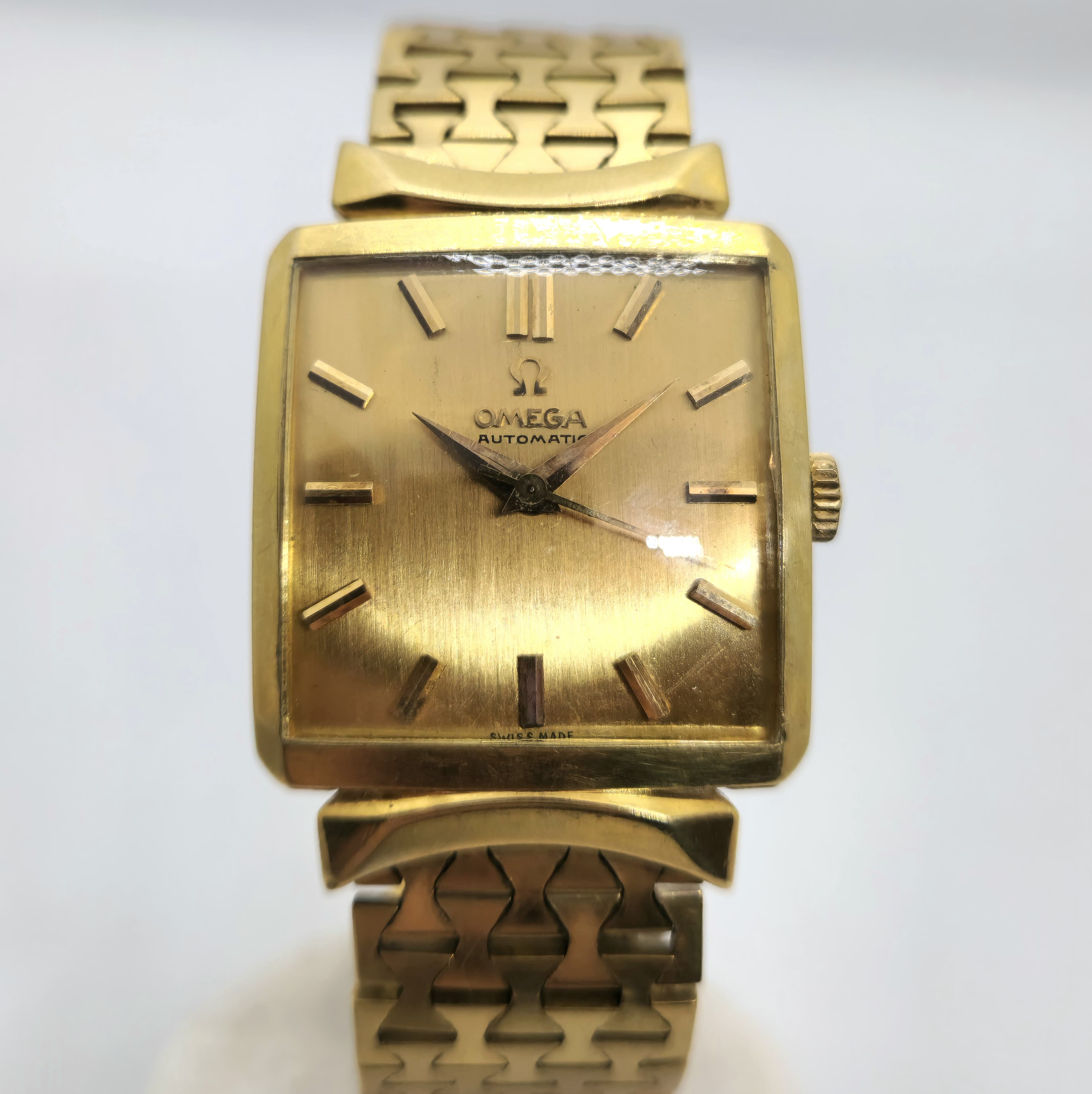 Reloj Omega Automatic Carré Galbé ref. 3977 en oro amarillo 18k con pulsera integrada en Joyería Recoleta.