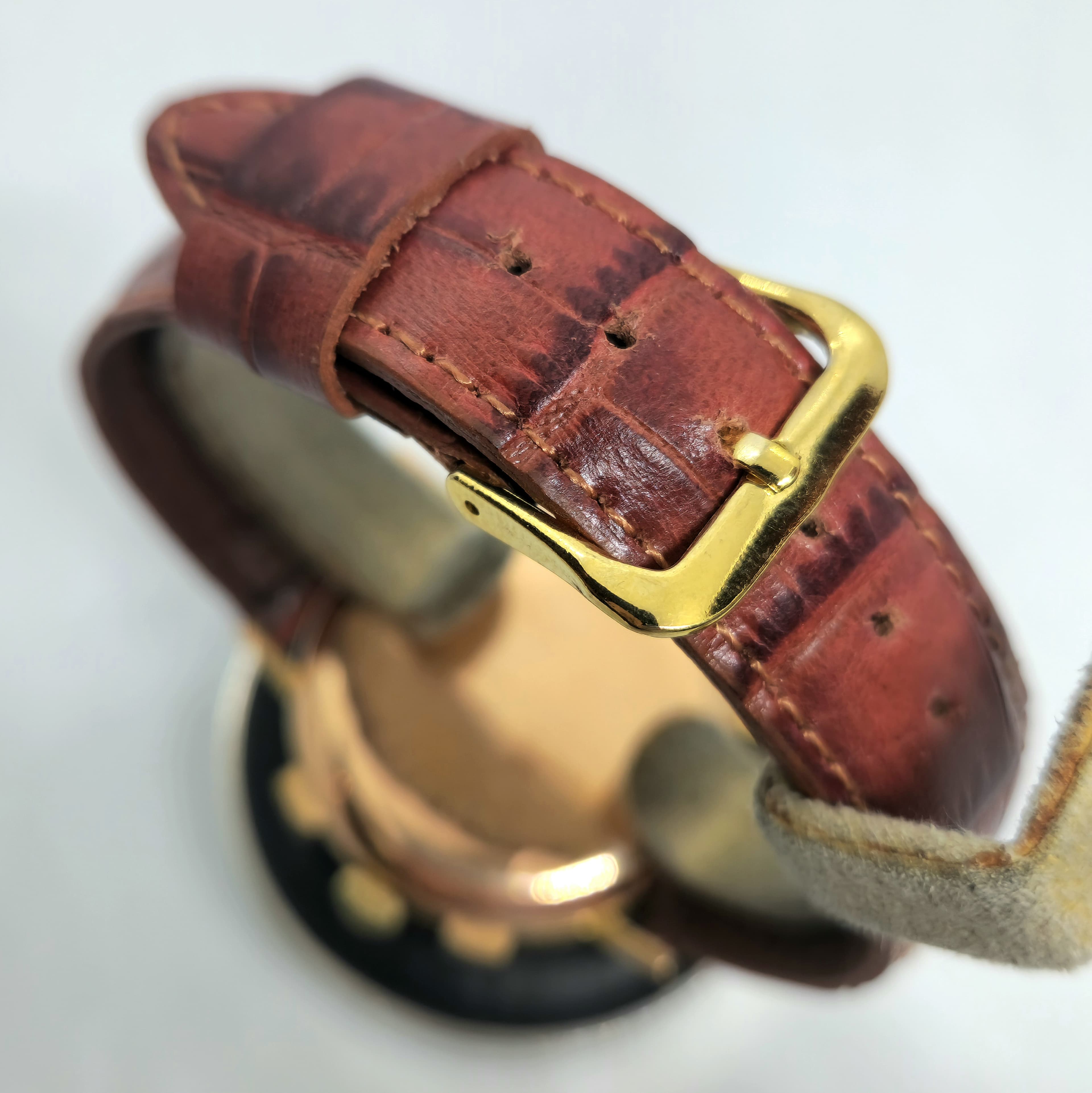 Universal Uni-Compax Oro — Joyería Recoleta