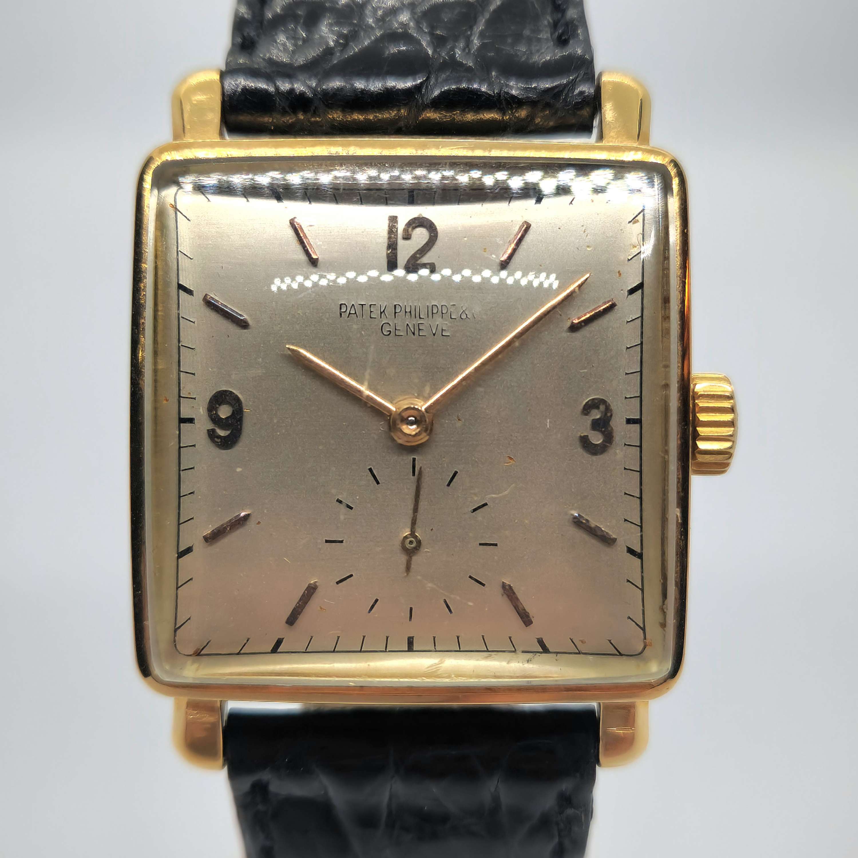 Reloj Patek Philippe cuadrado vintage en oro amarillo con correa negra en Joyería Recoleta