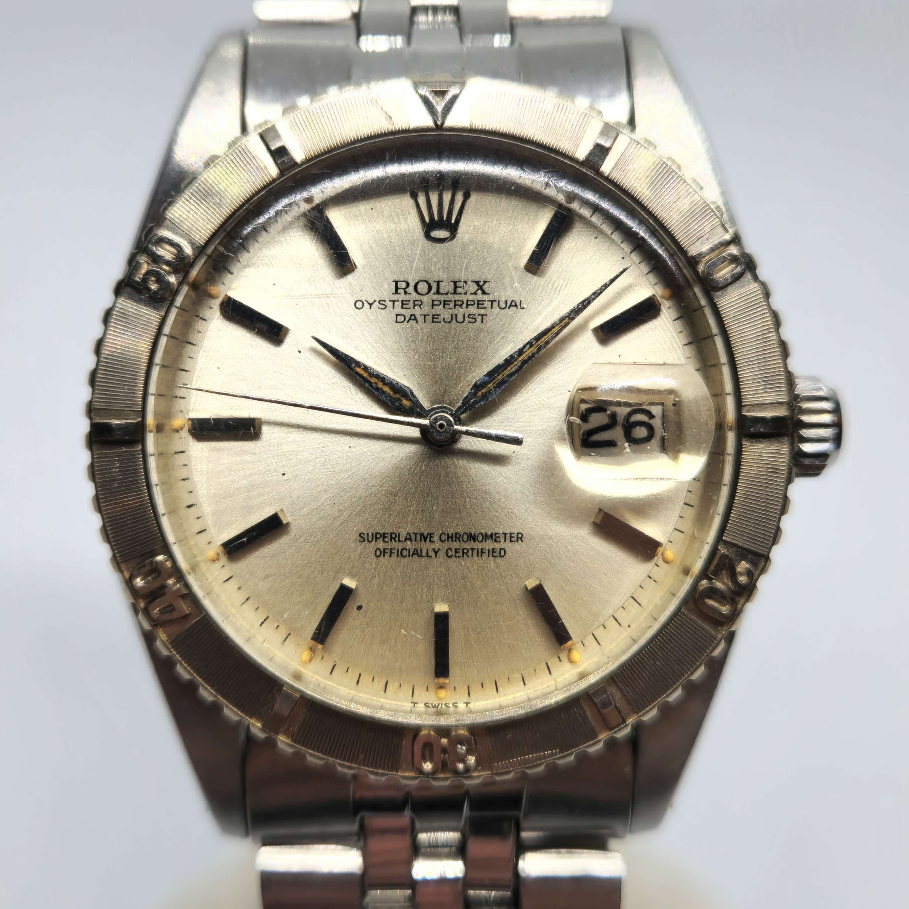 Reloj Rolex Datejust Turnograph ref. 1625 en oro blanco con fecha y bisel giratorio en Joyería Recoleta.