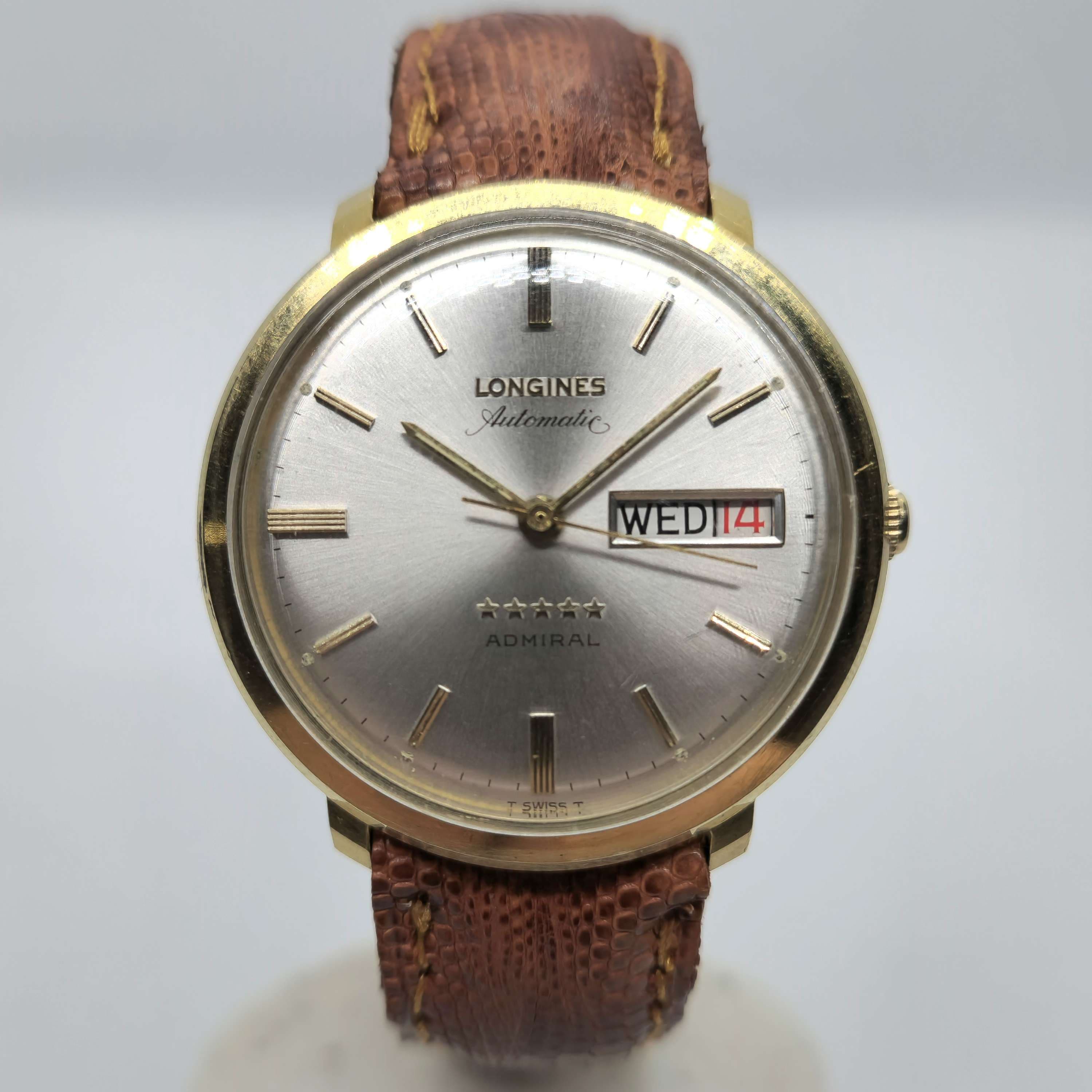 Reloj Longines Admiral automático dorado con esfera plateada y correa marrón en Joyería Recoleta