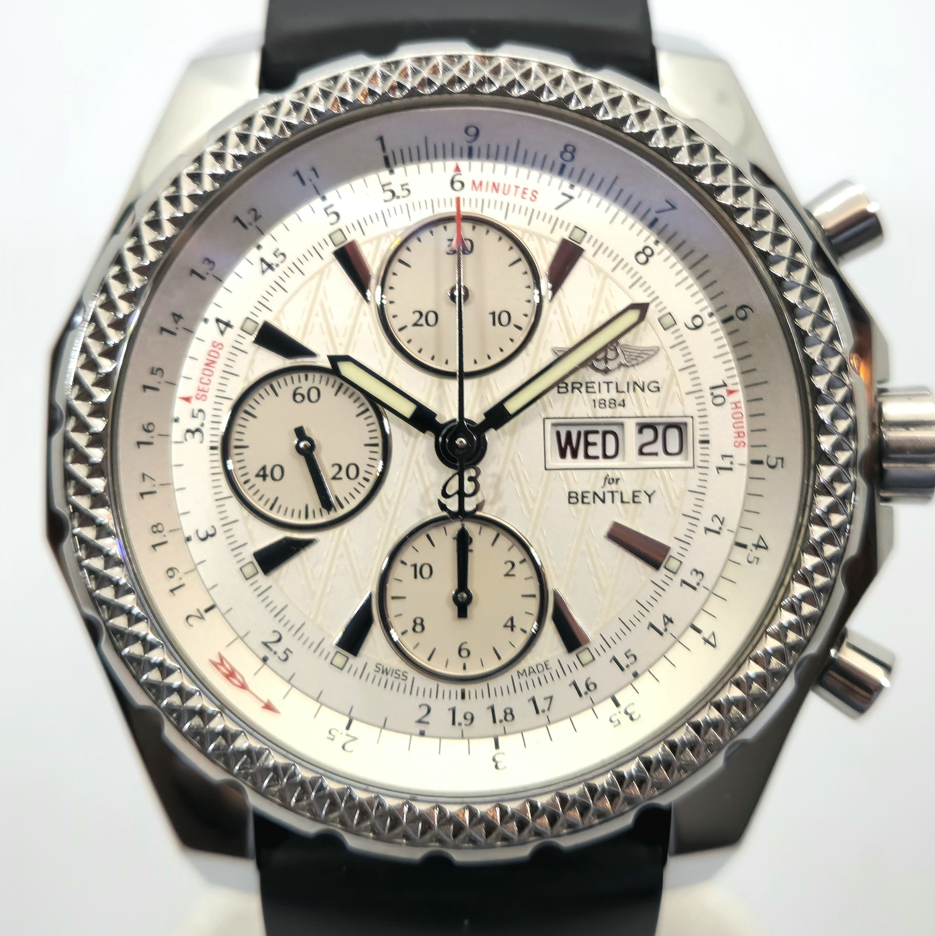Reloj cronógrafo Breitling for Bentley GT Racing en acero con esfera plateada y correa negra en Joyería Recoleta.