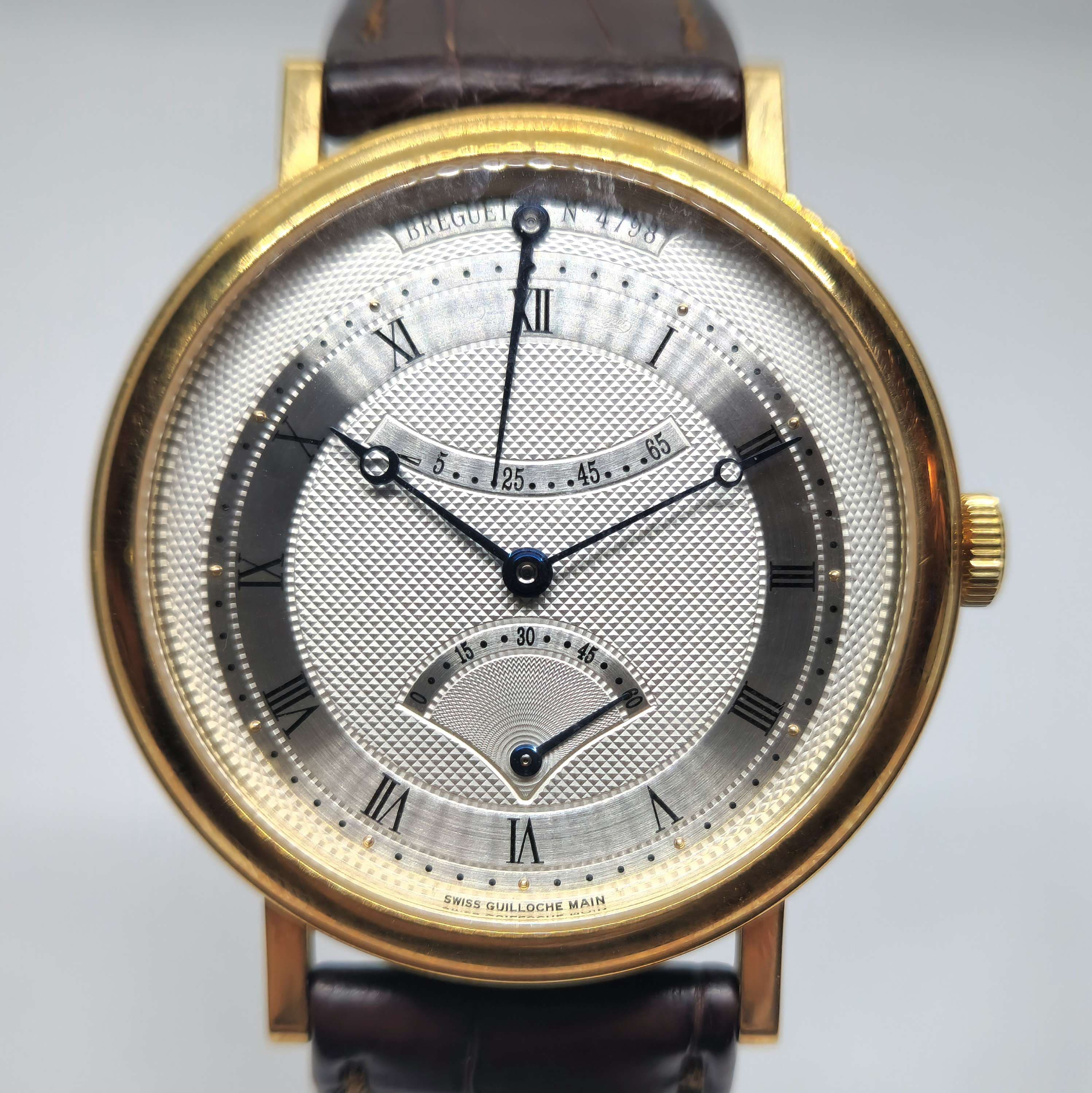 Reloj Breguet Classique ref. 5207 en oro amarillo con esfera guillochée plata y reserva de marcha en Joyería Recoleta.