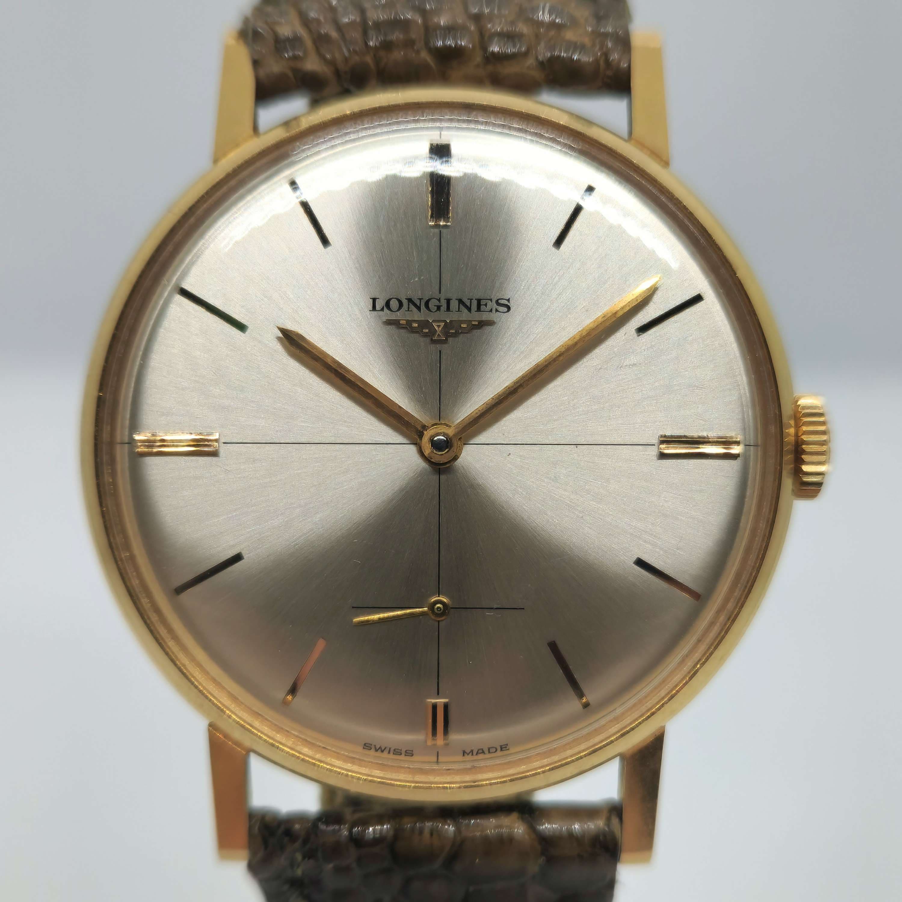 Reloj Longines vintage años 60 de oro amarillo con esfera plata y segundero pequeño en Joyería Recoleta