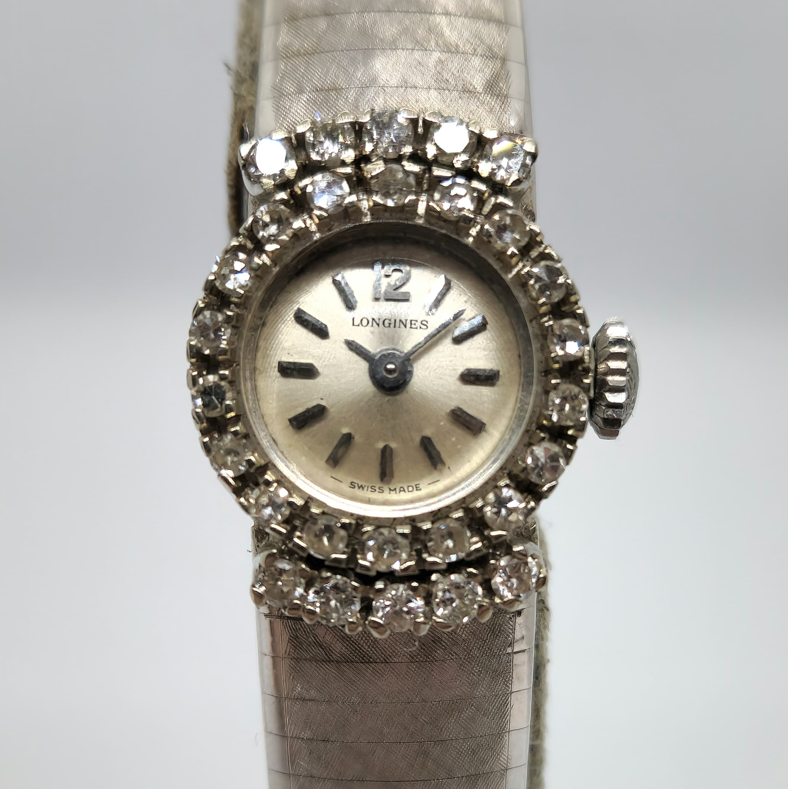 Reloj dama Longines en oro blanco con bisel de brillantes en Joyería Recoleta