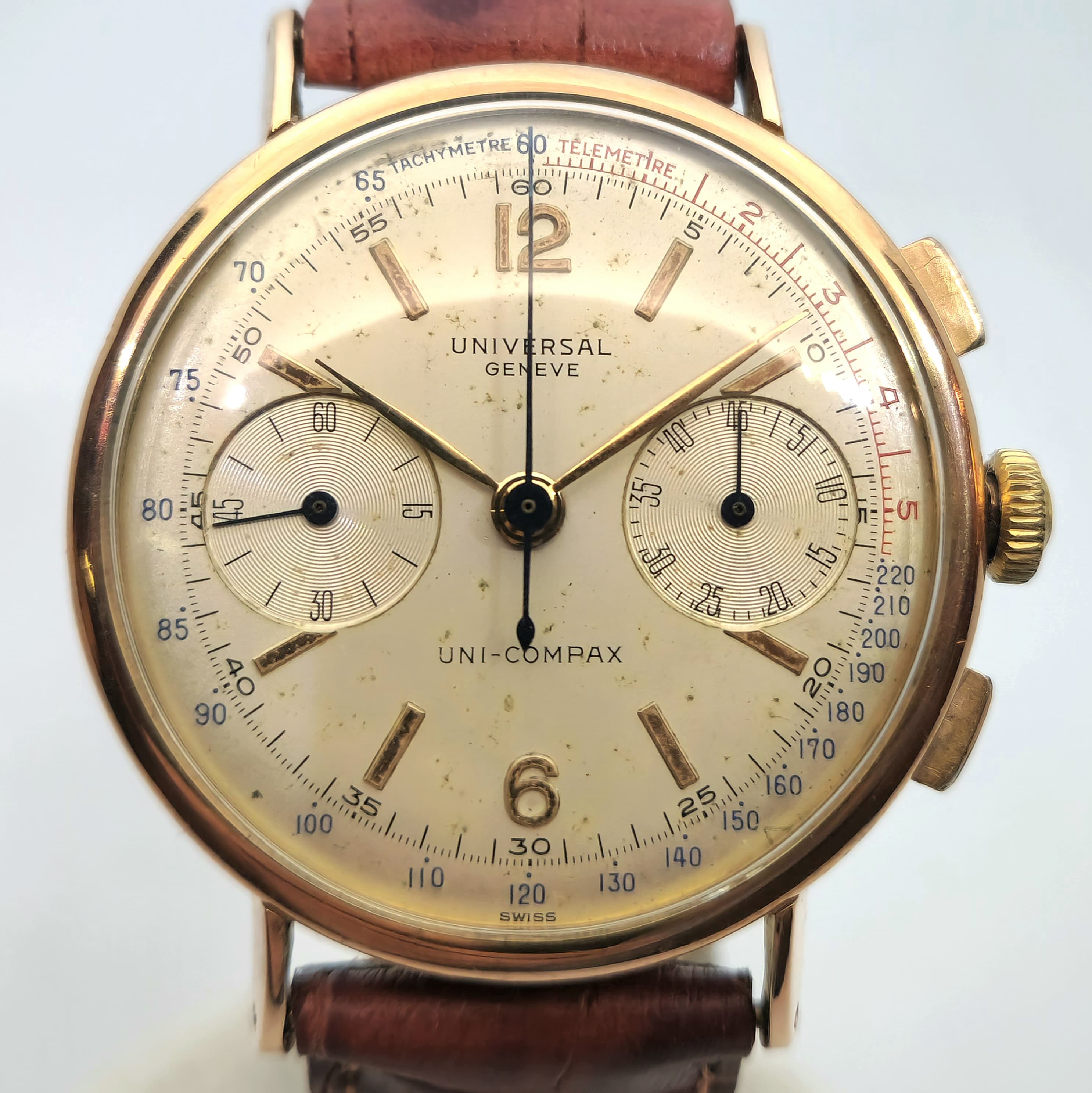 Reloj cronógrafo vintage Universal Genève Uni-Compax en oro rosa con correa cuero en Joyería Recoleta