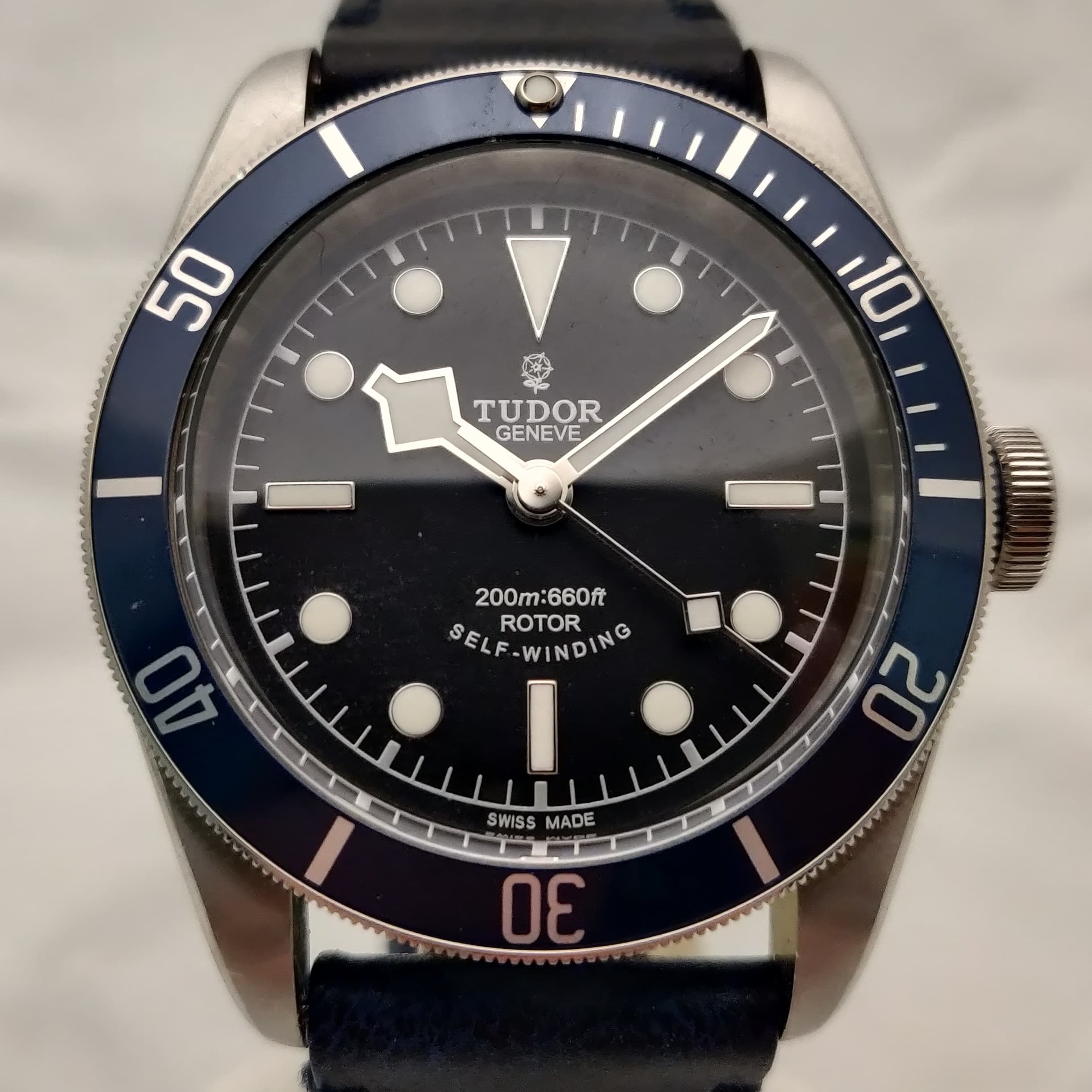 Reloj Tudor Heritage Black Bay acero con bisel azul, automático, en Joyería Recoleta.