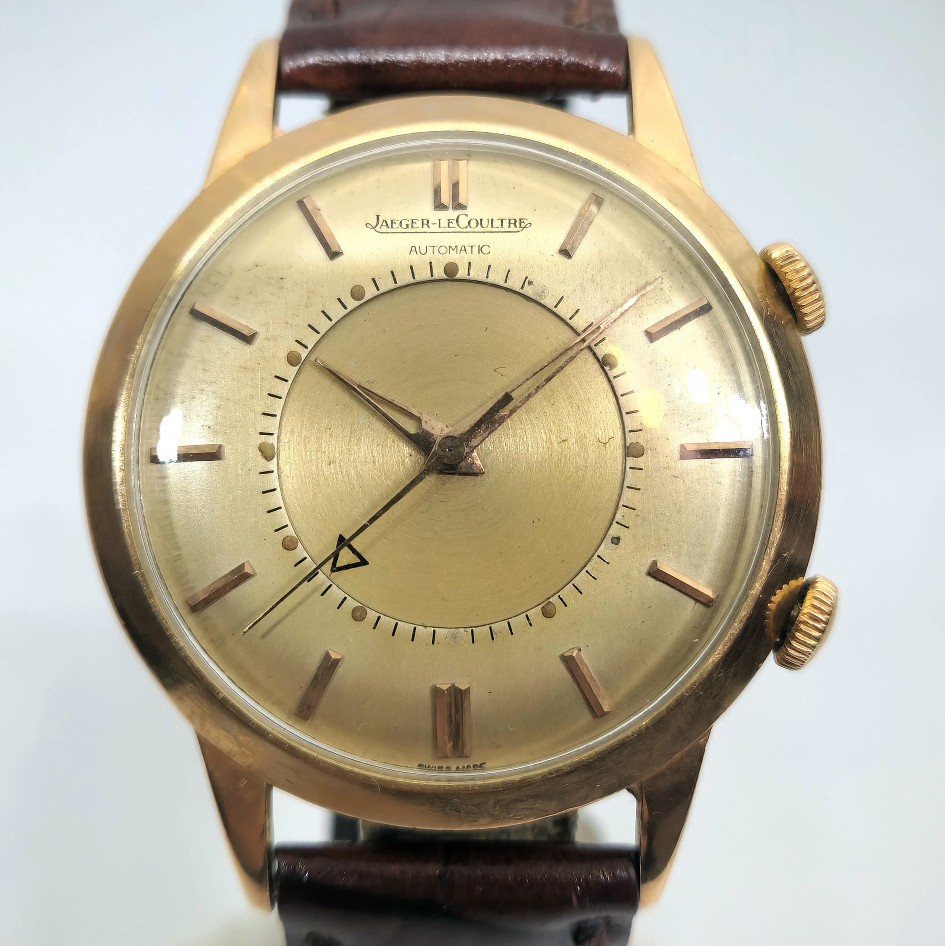 Reloj Jaeger-LeCoultre Memovox automático en oro rosa con doble corona y esfera champagne en Joyería Recoleta