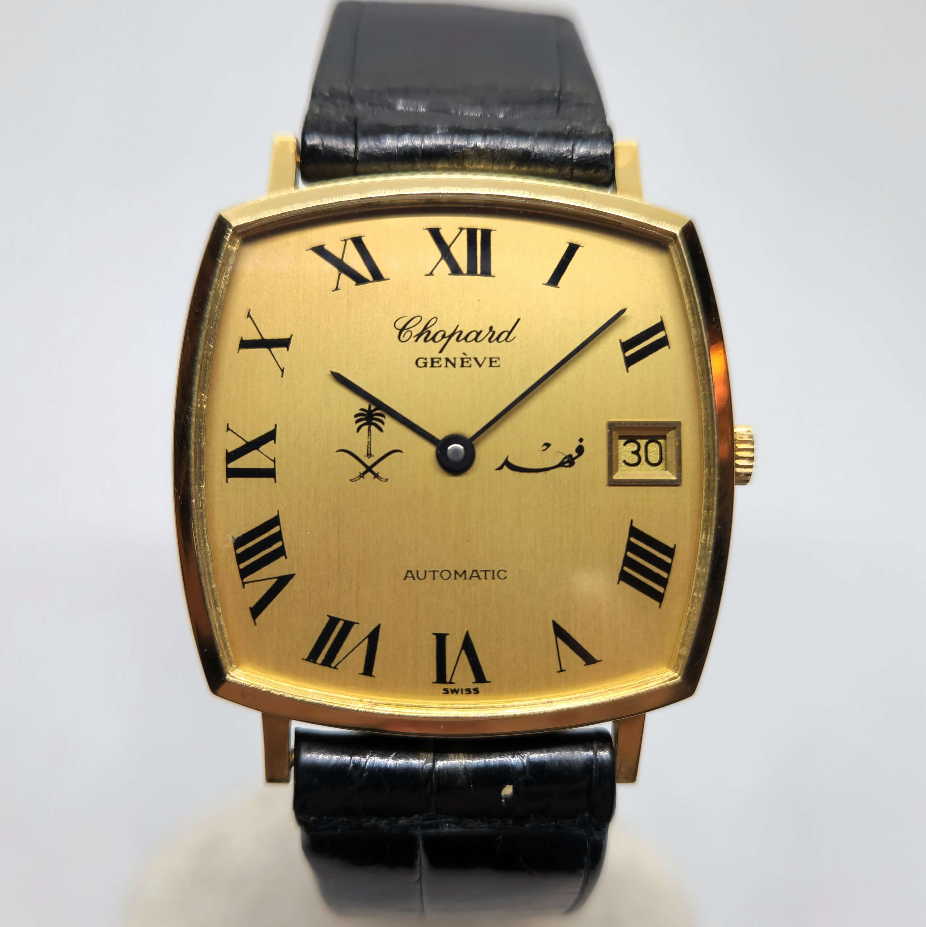Reloj Chopard Genève automático cuadrante dorado emblema saudí correa cuero negro en Joyería Recoleta