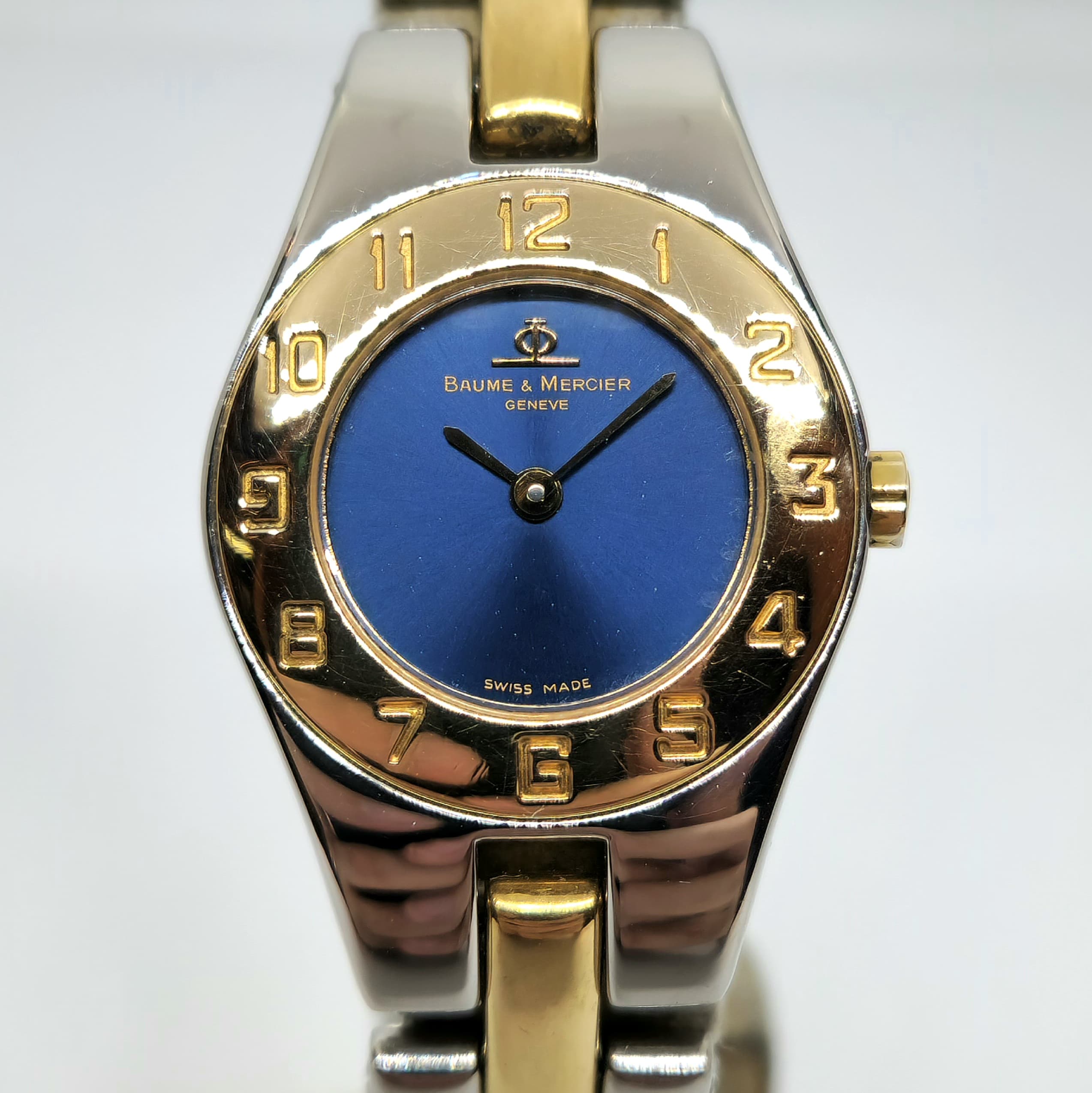 Reloj Baume & Mercier Línea Dama bicolor oro y acero con esfera azul en Joyería Recoleta