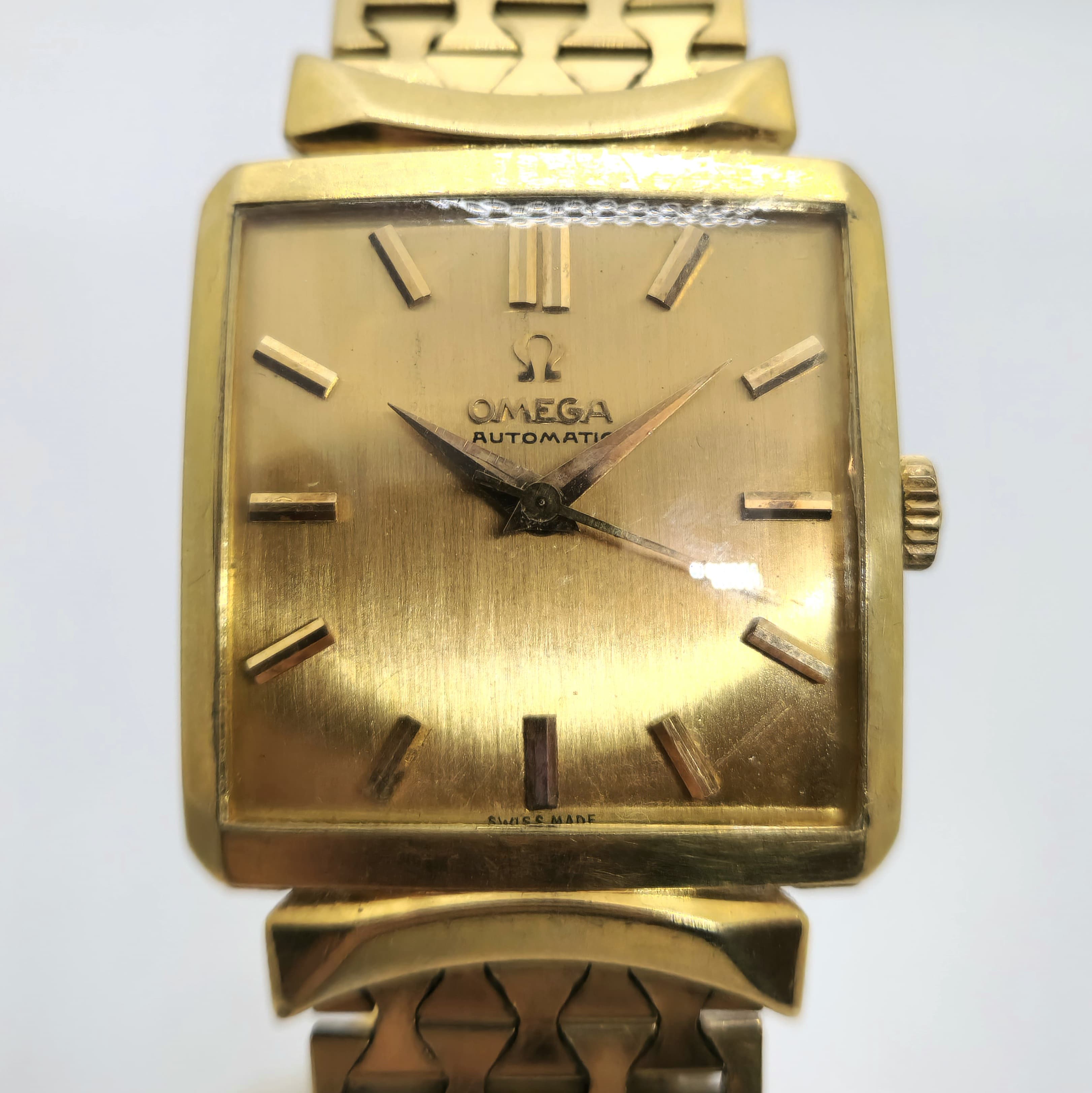 Reloj Omega Automatic Carré Galbé ref. 3977 en oro amarillo con pulsera integrada en Joyería Recoleta.