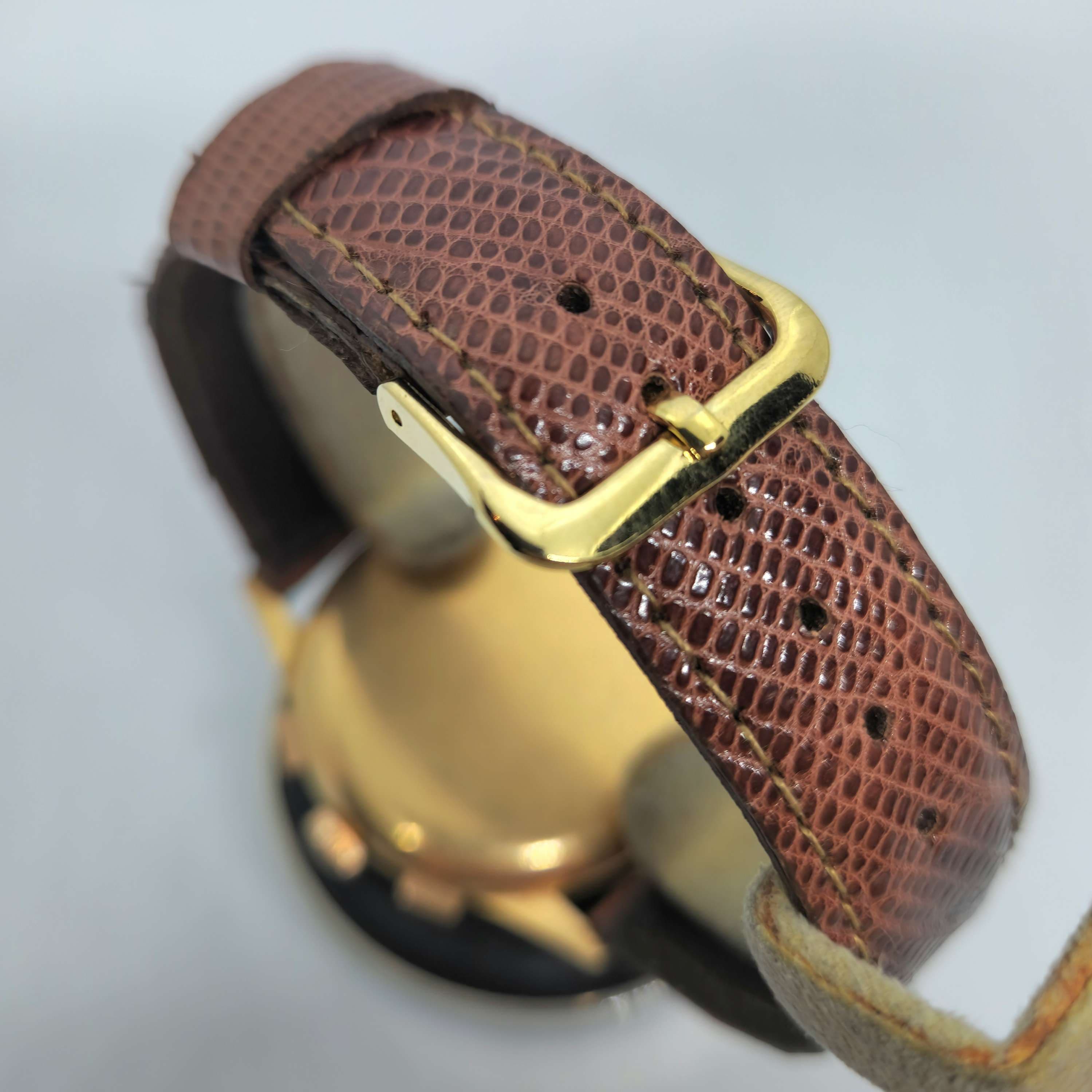 Universal Genéve Uni-Compax Oro — Joyería Recoleta