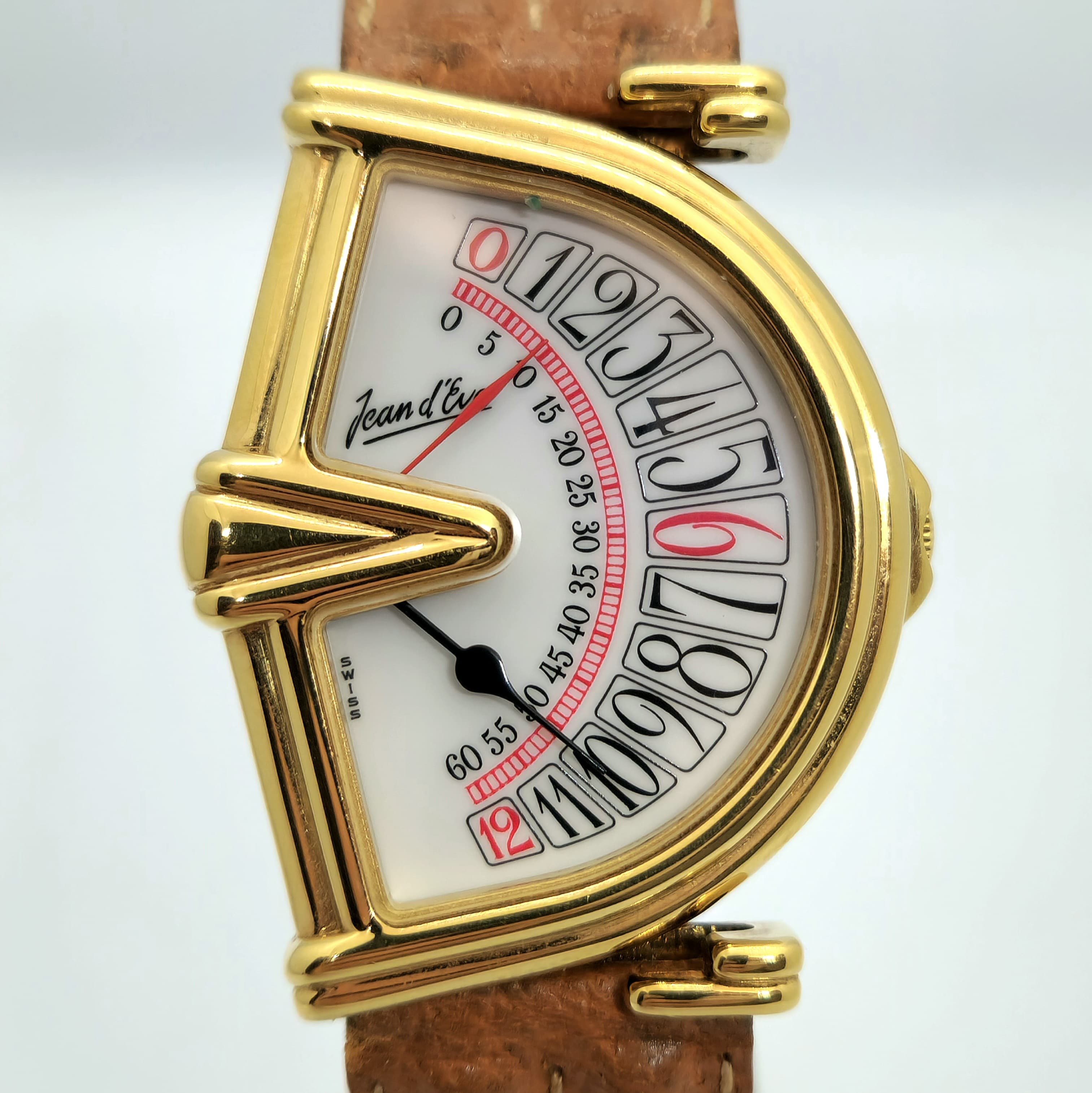 Reloj Jean D'Eve Sectora chapado en oro amarillo con display sectorial en Joyería Recoleta