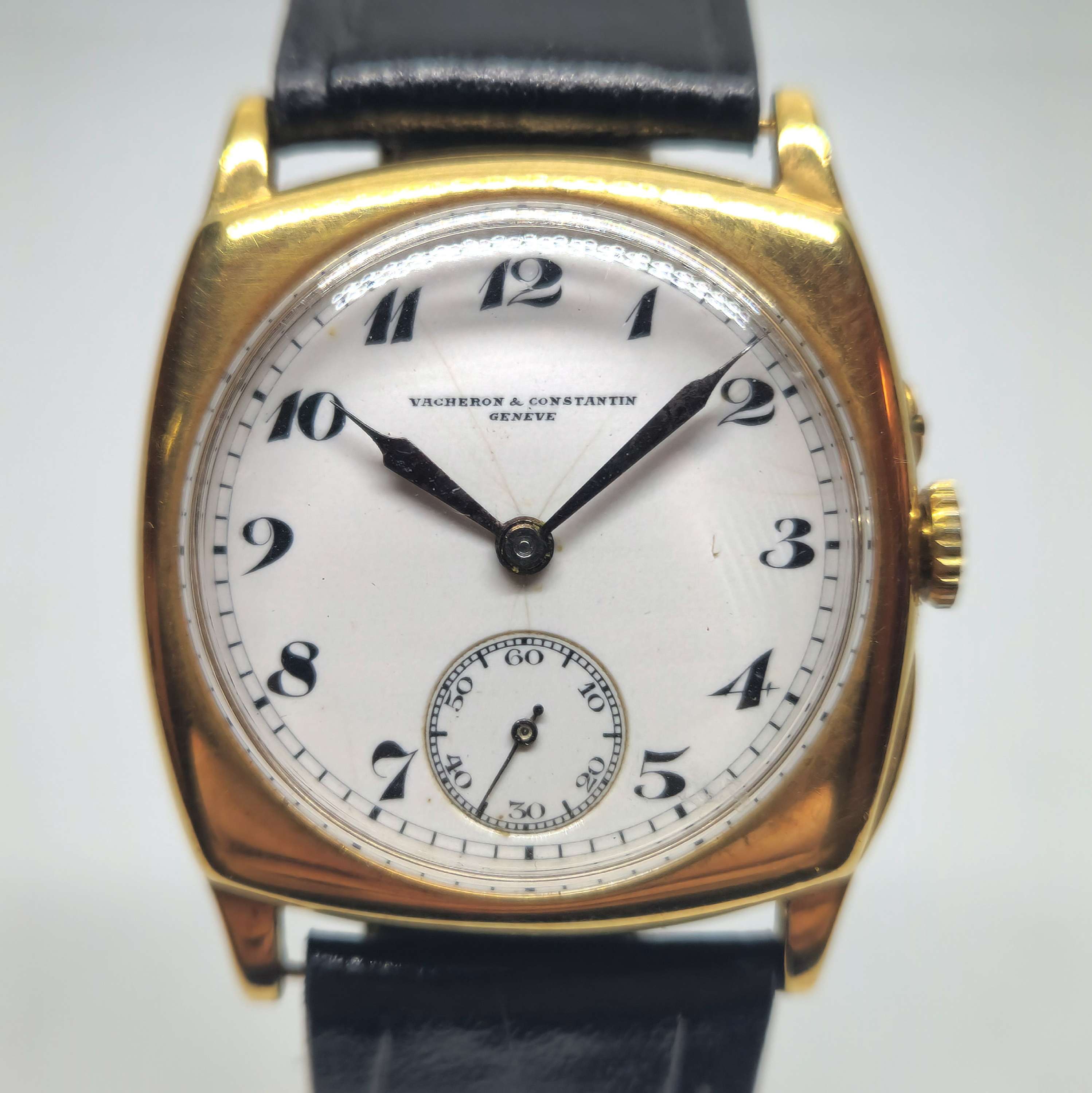 Reloj Vacheron Constantin vintage en oro amarillo con esfera de porcelana blanca y segundero pequeño en Joyería Recoleta