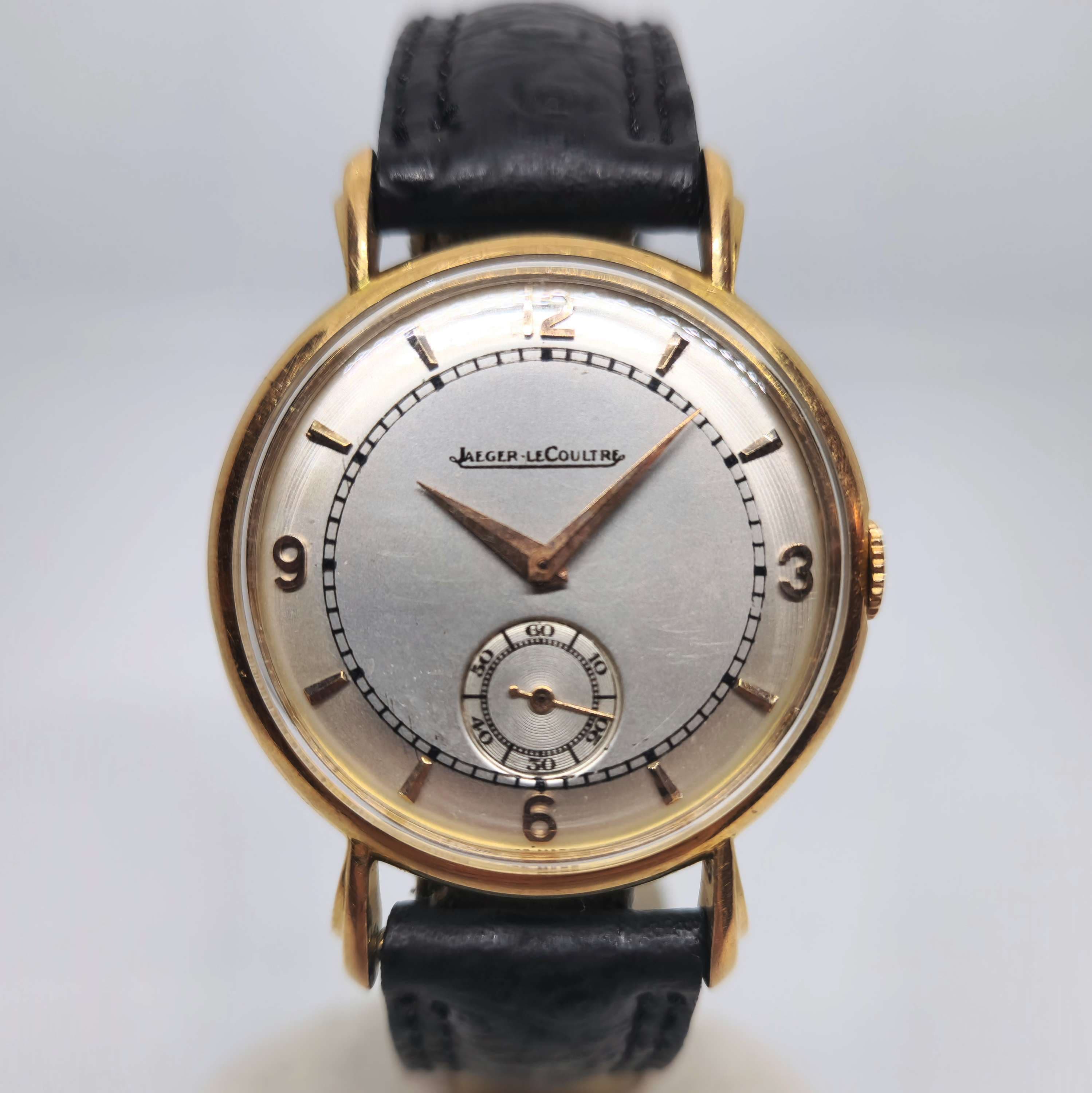 Reloj vintage Jaeger-LeCoultre en oro amarillo con segundero pequeño y correa negra en Joyería Recoleta