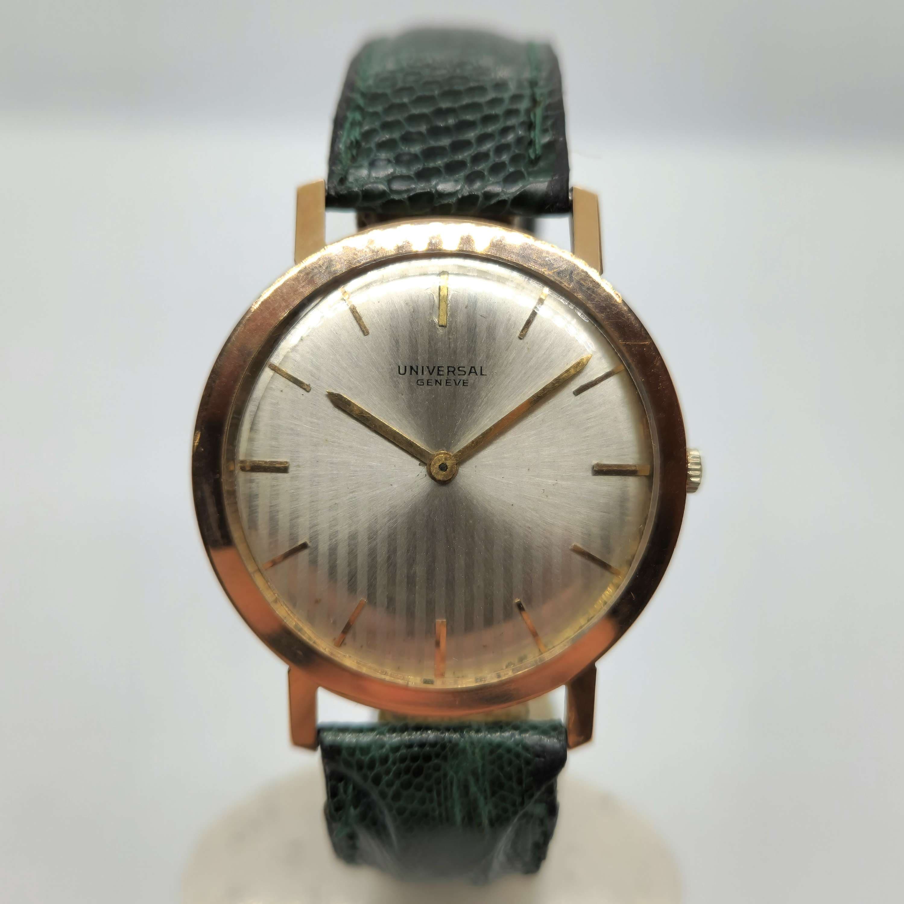 Reloj vintage Universal Genève en oro amarillo con correa verde en Joyería Recoleta.