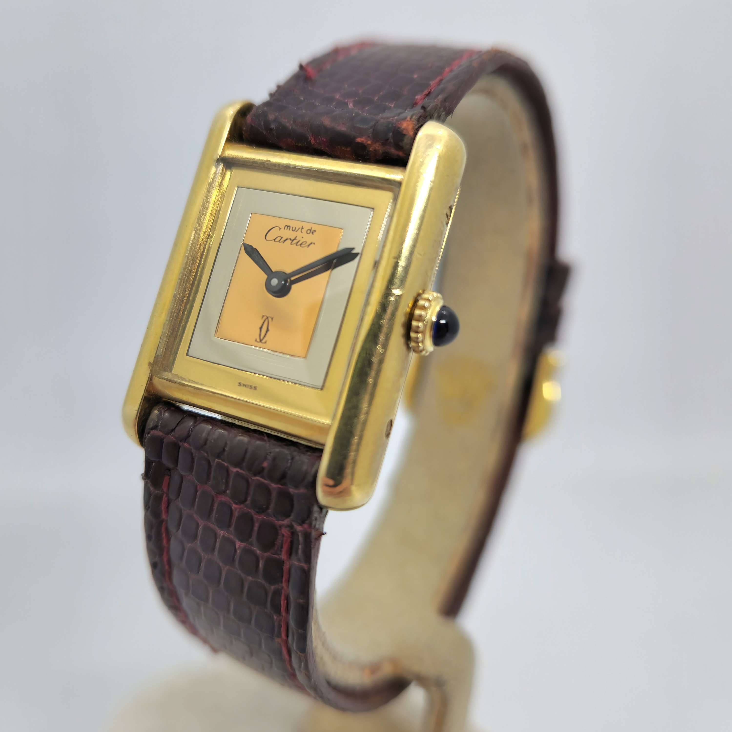 Reloj Must de Cartier Tank Vermeil dorado con dial tricolor y correa de lagarto en Joyería Recoleta