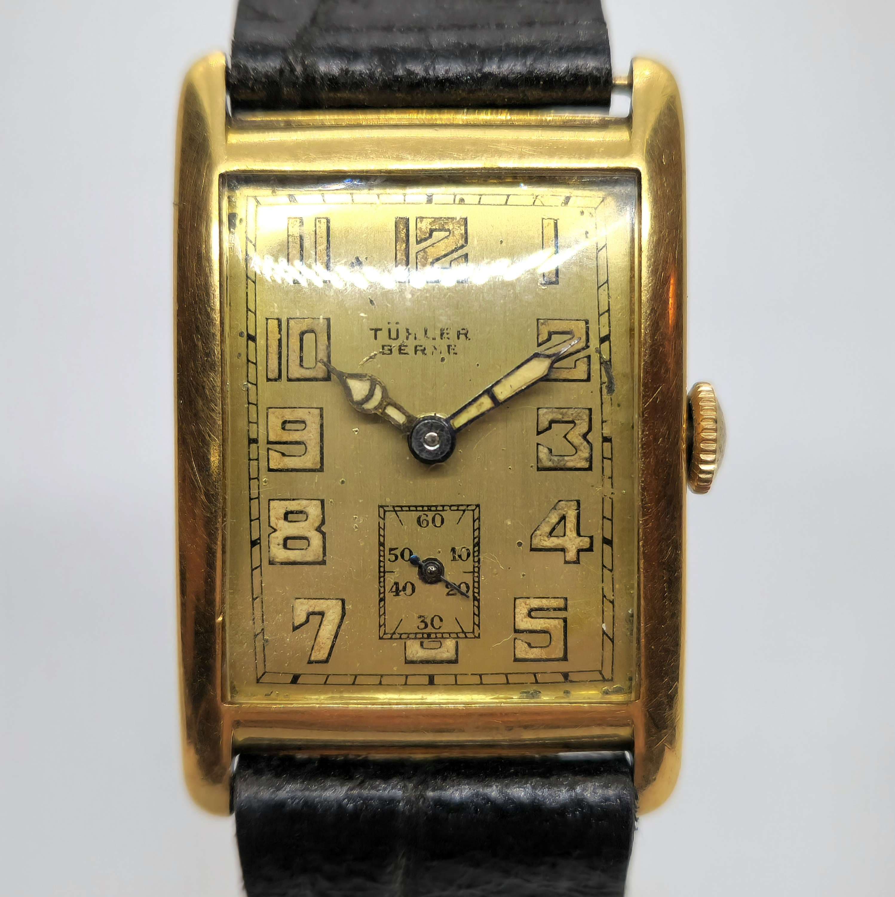 Reloj de pulsera vintage Türler Berne Art Decó en oro amarillo con esfera dorada y segundero auxiliar en Joyería Recoleta