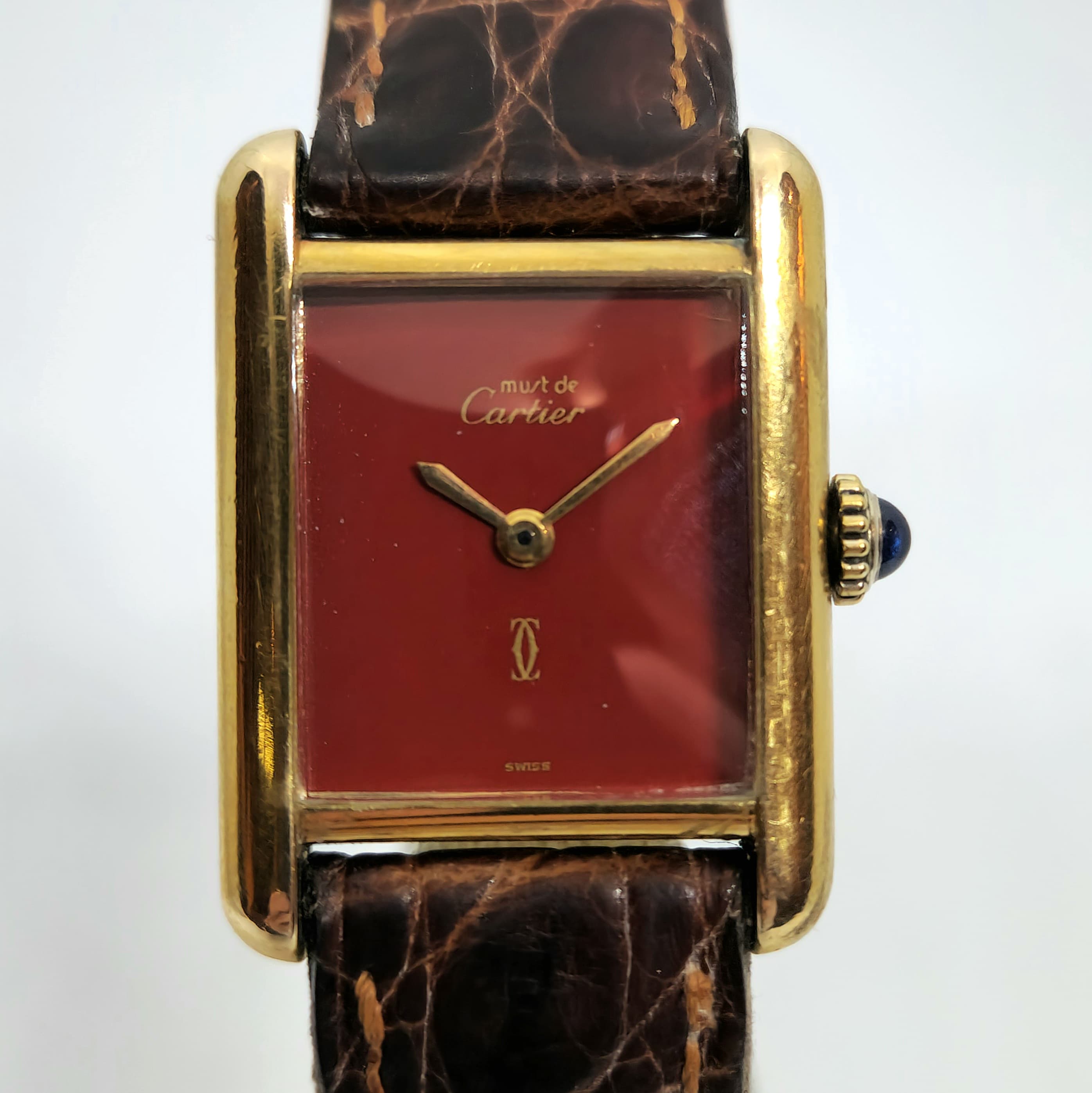 Reloj Must de Cartier Tank Vermeil dama con esfera roja y correa de cuero en Joyería Recoleta