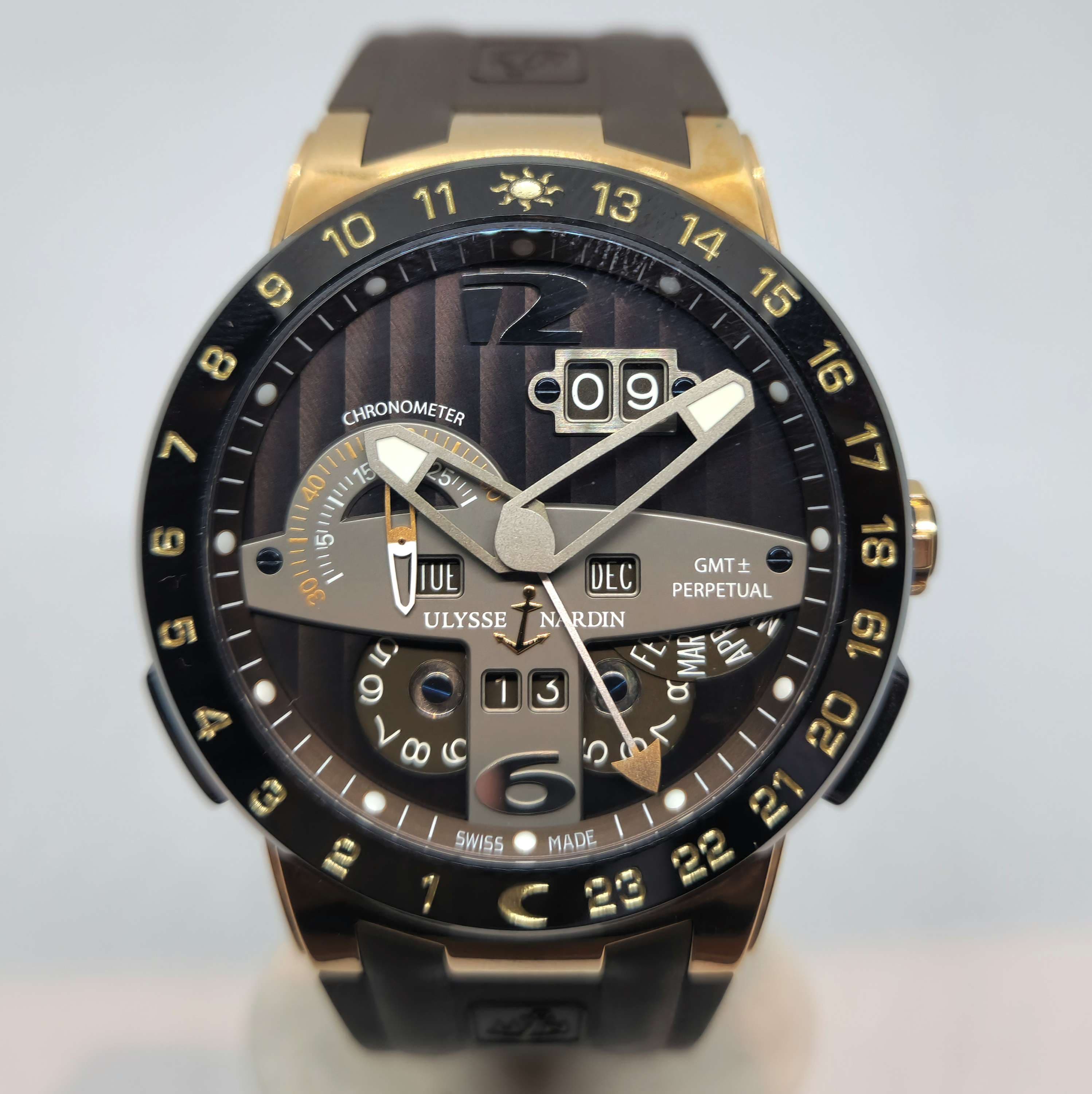 Ulysse Nardin Black Toro GMT Calendario Perpetuo — Joyería Recoleta