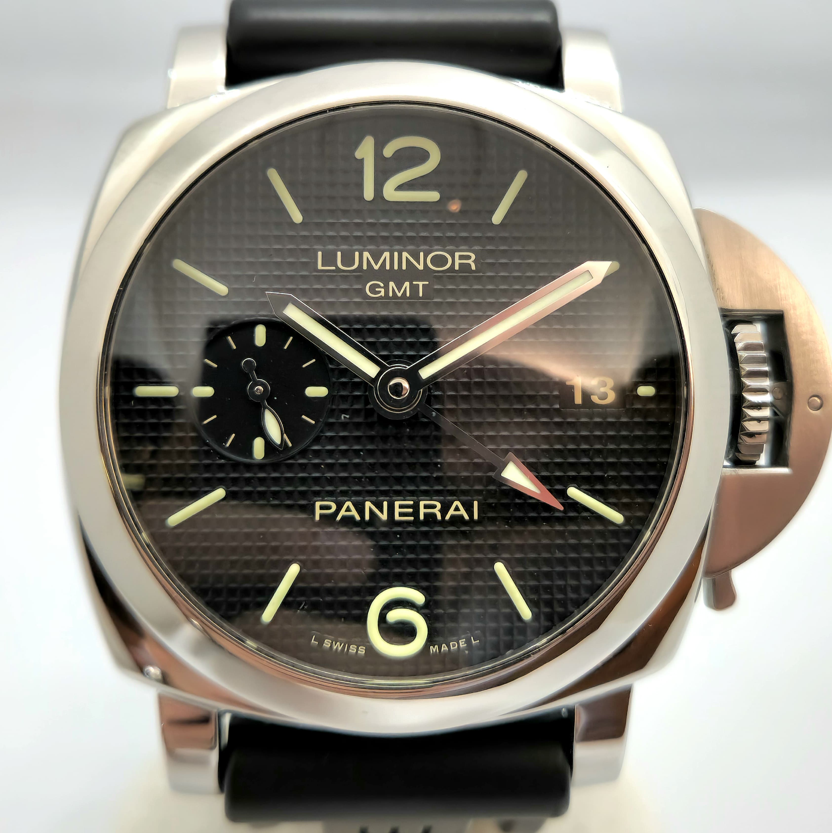 Reloj Panerai Luminor GMT 42 en acero inoxidable con esfera negra y función GMT en Joyería Recoleta