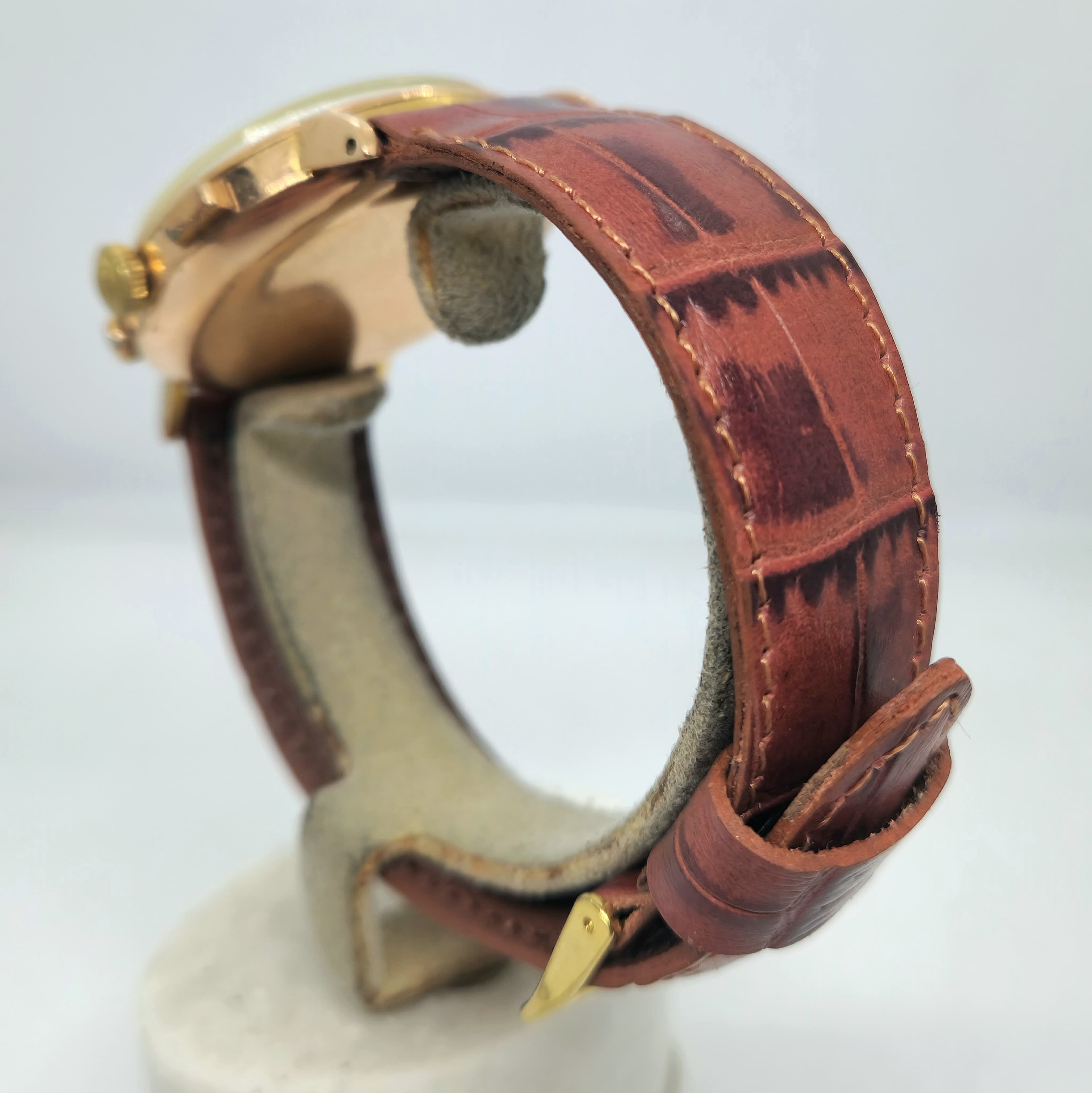 Universal Uni-Compax Oro — Joyería Recoleta